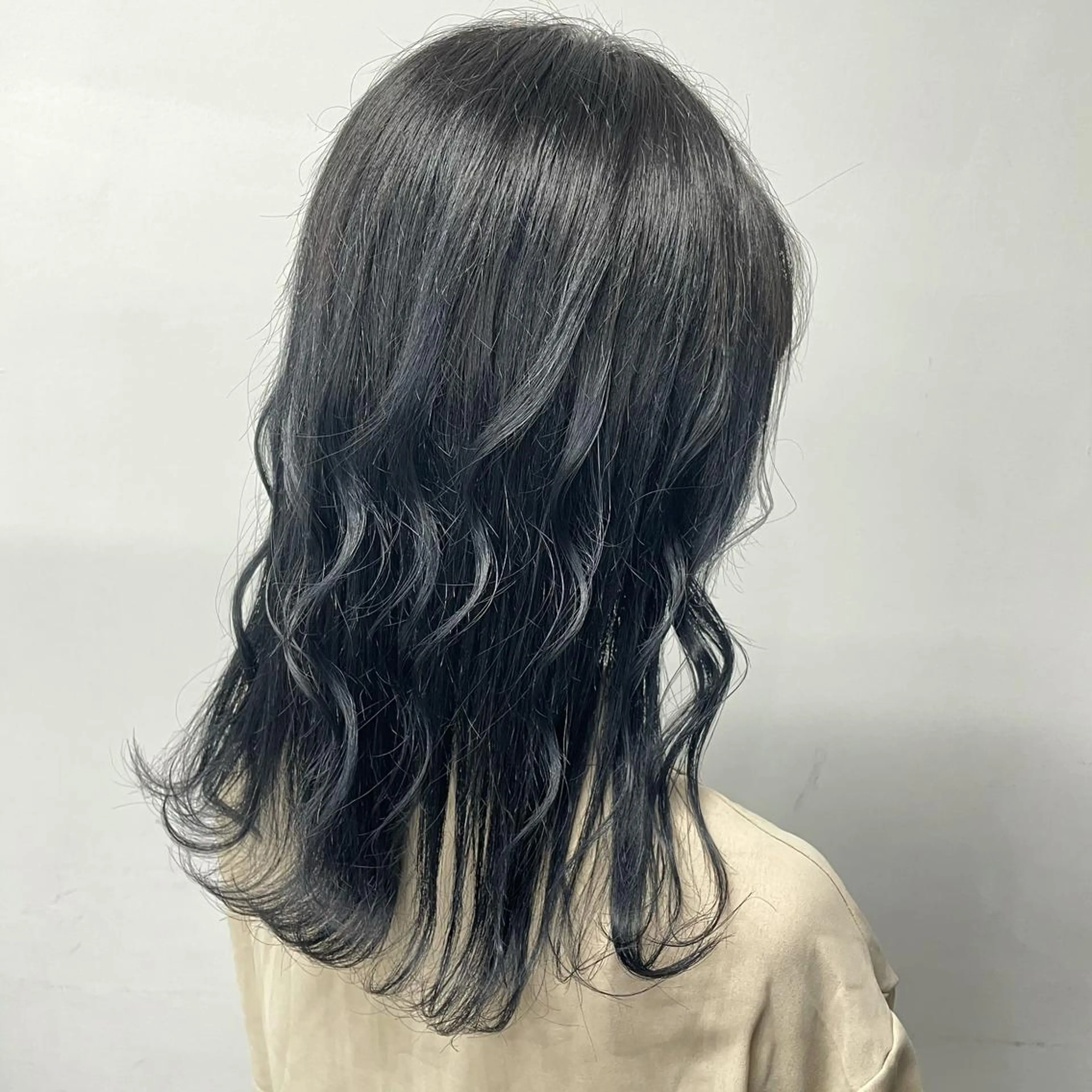 セミロング カラー パーマ ヘアアレンジ メンズ キッズ ネイル マツエク・マツパ 透明感カラー・レイヤ ー🎀amika🎀のヘアスタイル