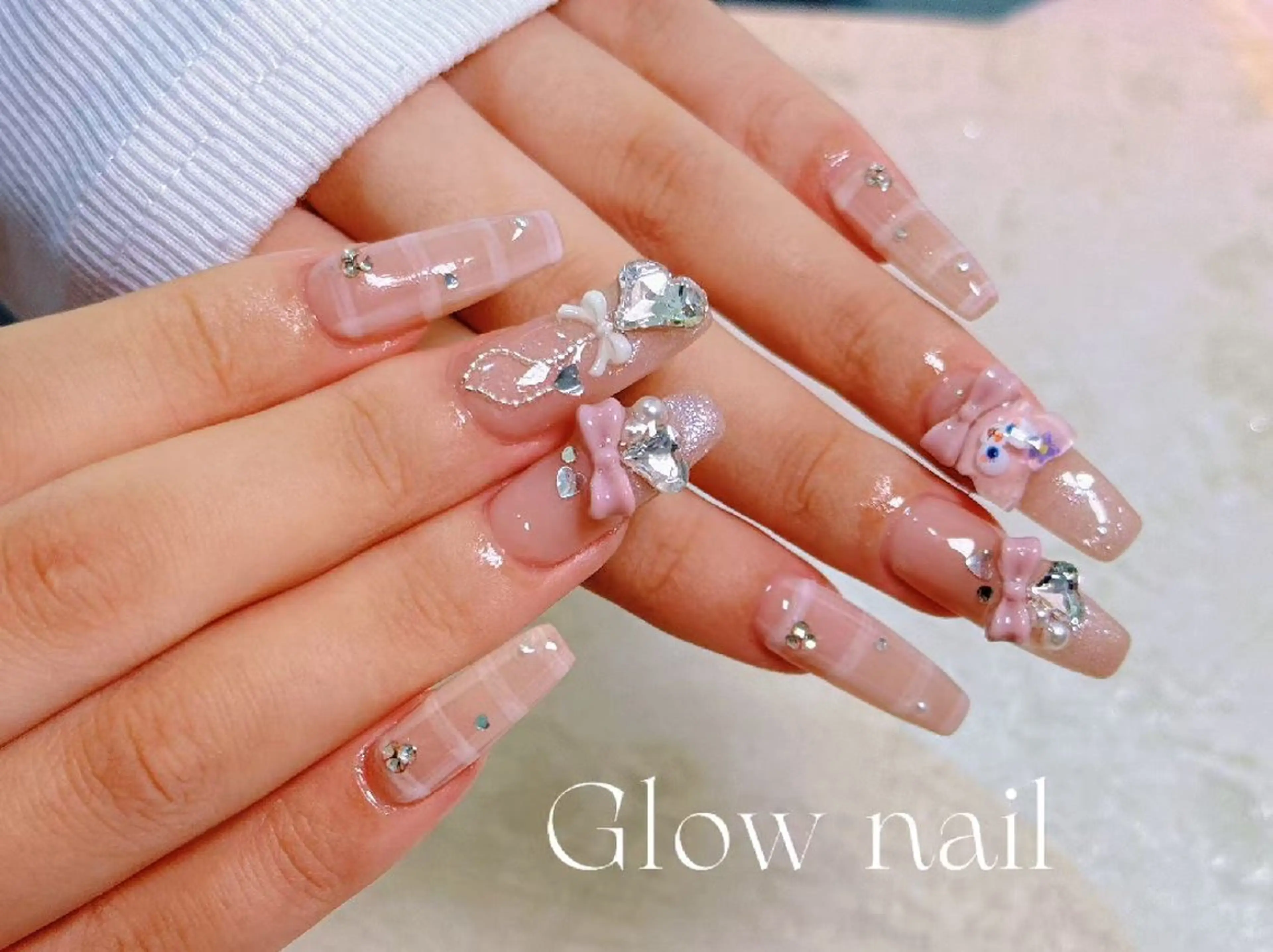 ネイル ハンドネイル グロー ネイルのネイルデザイン