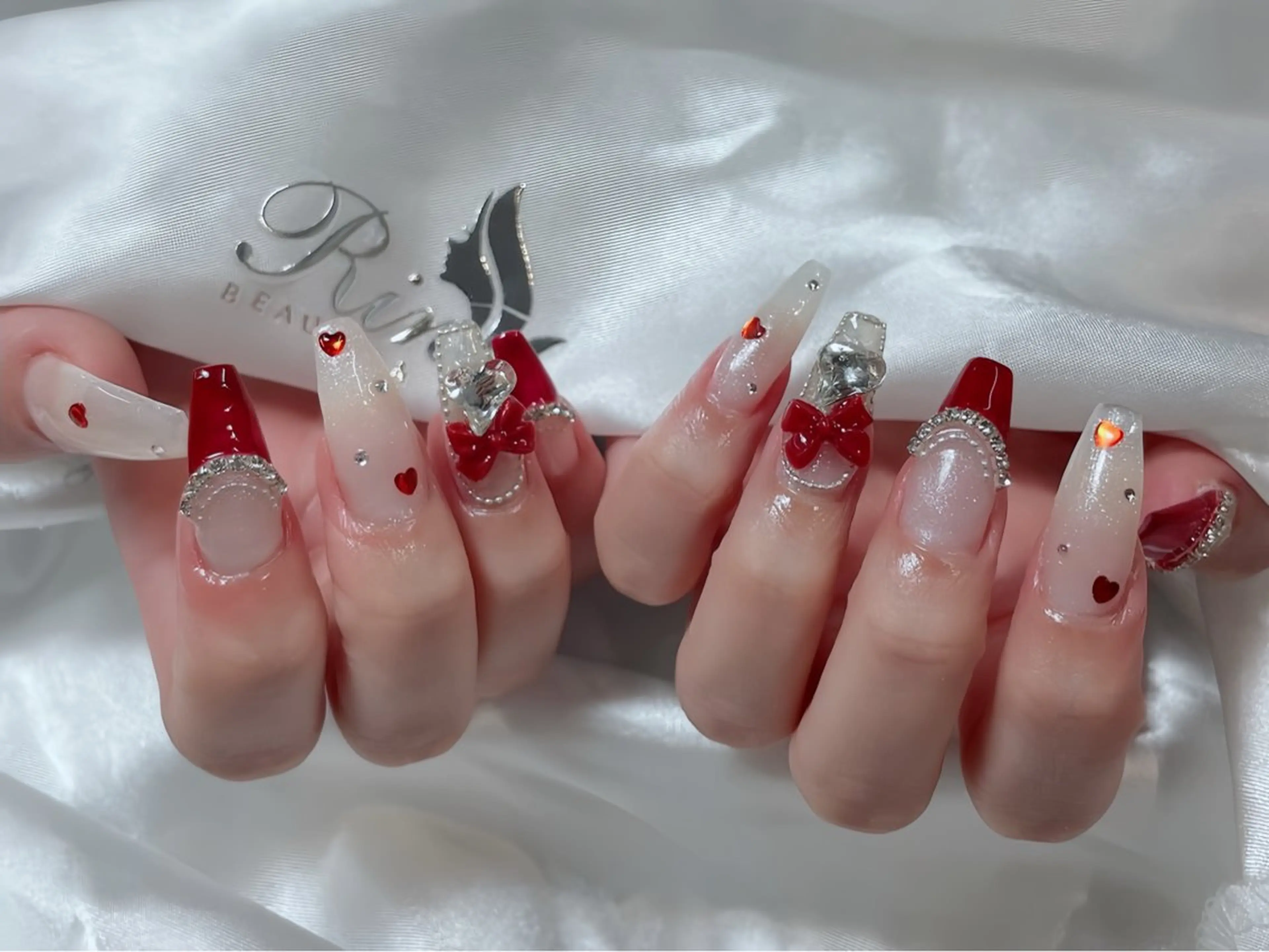 ネイル ボルドー フレンチネイル グラデーション キラキラネイル 韓国ネイル ハンドネイル Rin Nail 新大久保店のネイルデザイン