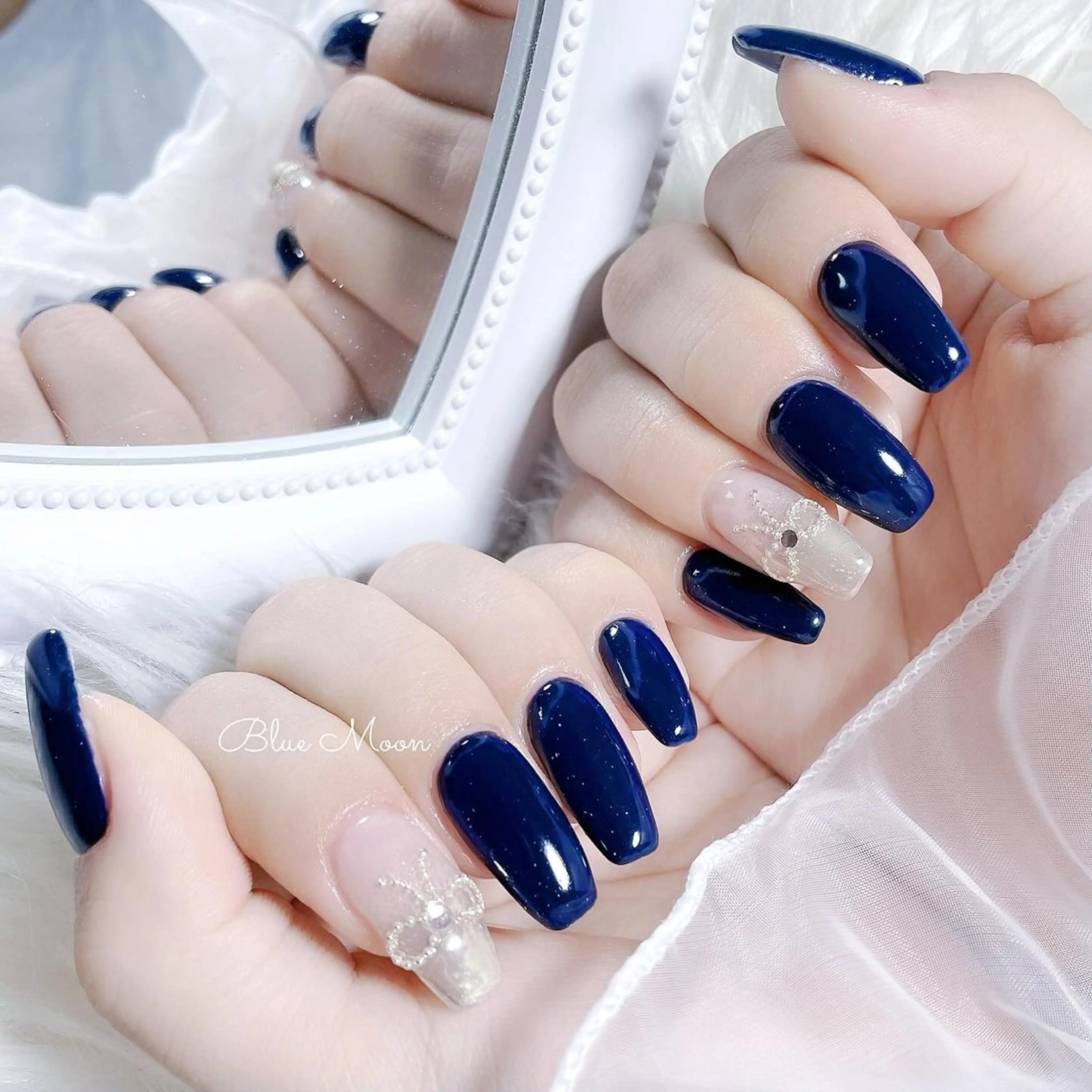 ネイル ミラーネイル ハンドネイル フットネイル nail salon Blue Moonのネイルデザイン