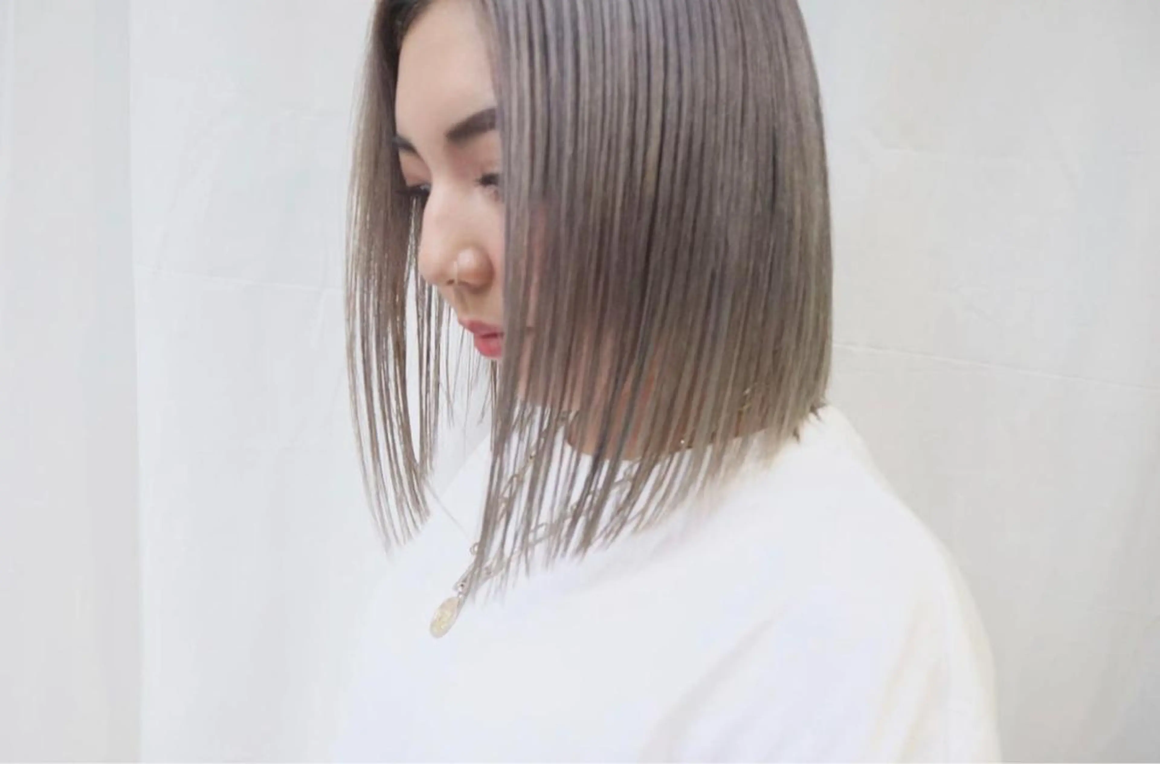 ミディアム カラー パーマ ヘアアレンジ キッズ ネイル マツエク・マツパ グレージュ ハイトーンカラー ボブ カット ヘアカラー トリートメント ヘアセット 古賀 侑磨のヘアスタイル