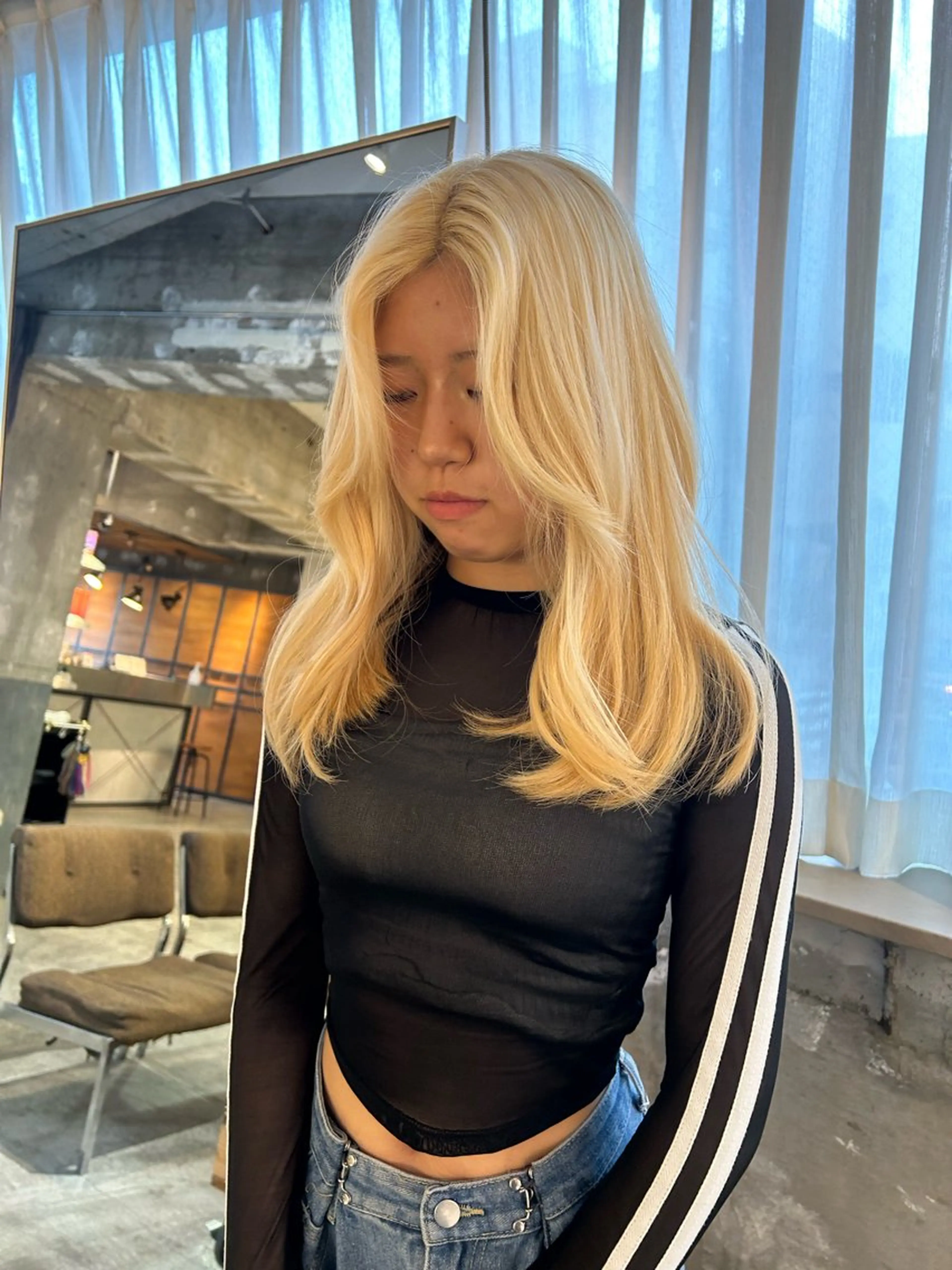 セミロング カラー ブリーチ 抜きっぱなしブロンド ヘアカラー トリートメント ショートカット募集中 /NAGISAのヘアスタイル