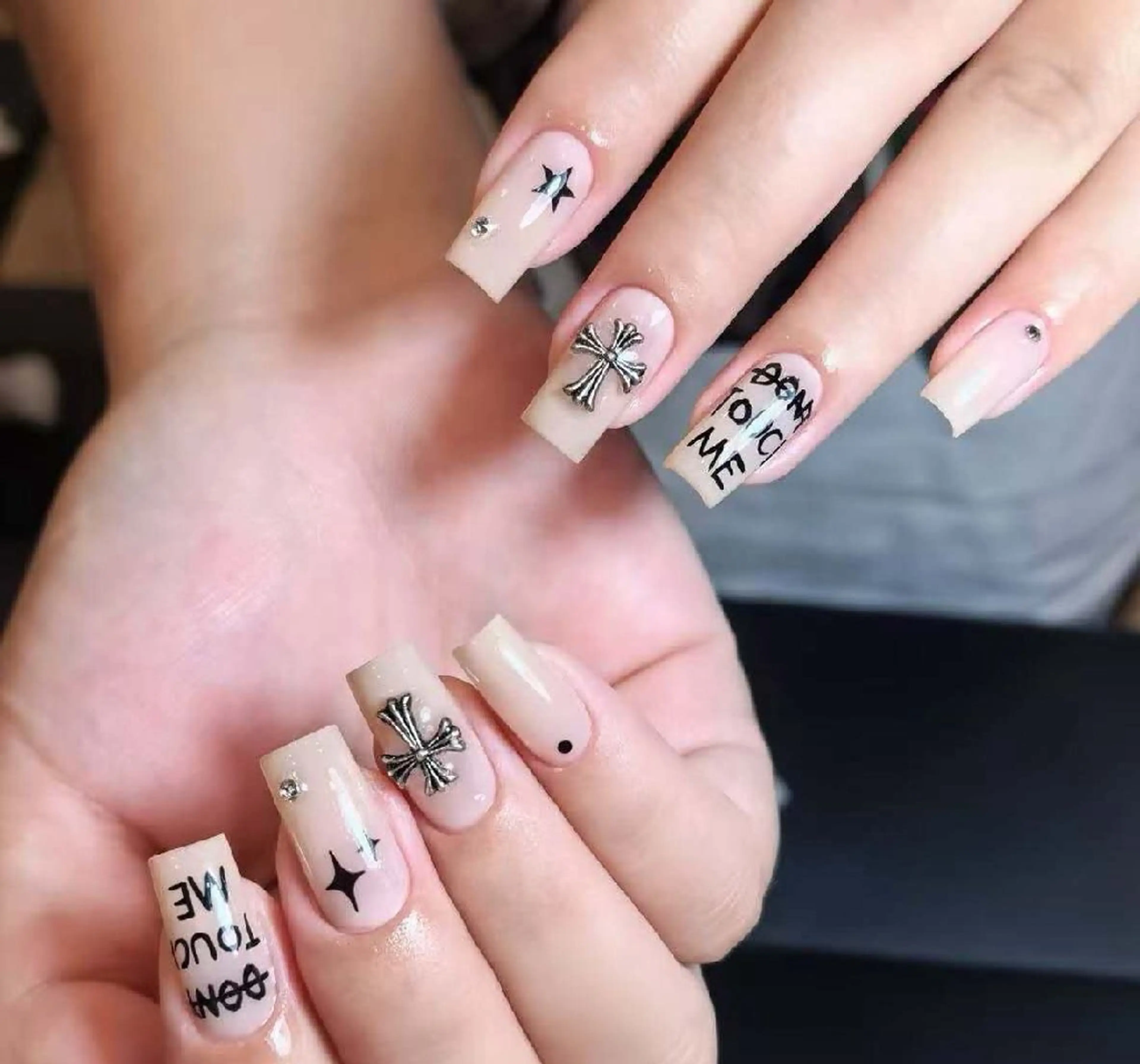 ネイル オーロラネイル フラワーネイル フットネイル フレンチネイル ジェルネイル ハンドネイル Oomiya 服部のネイルデザイン