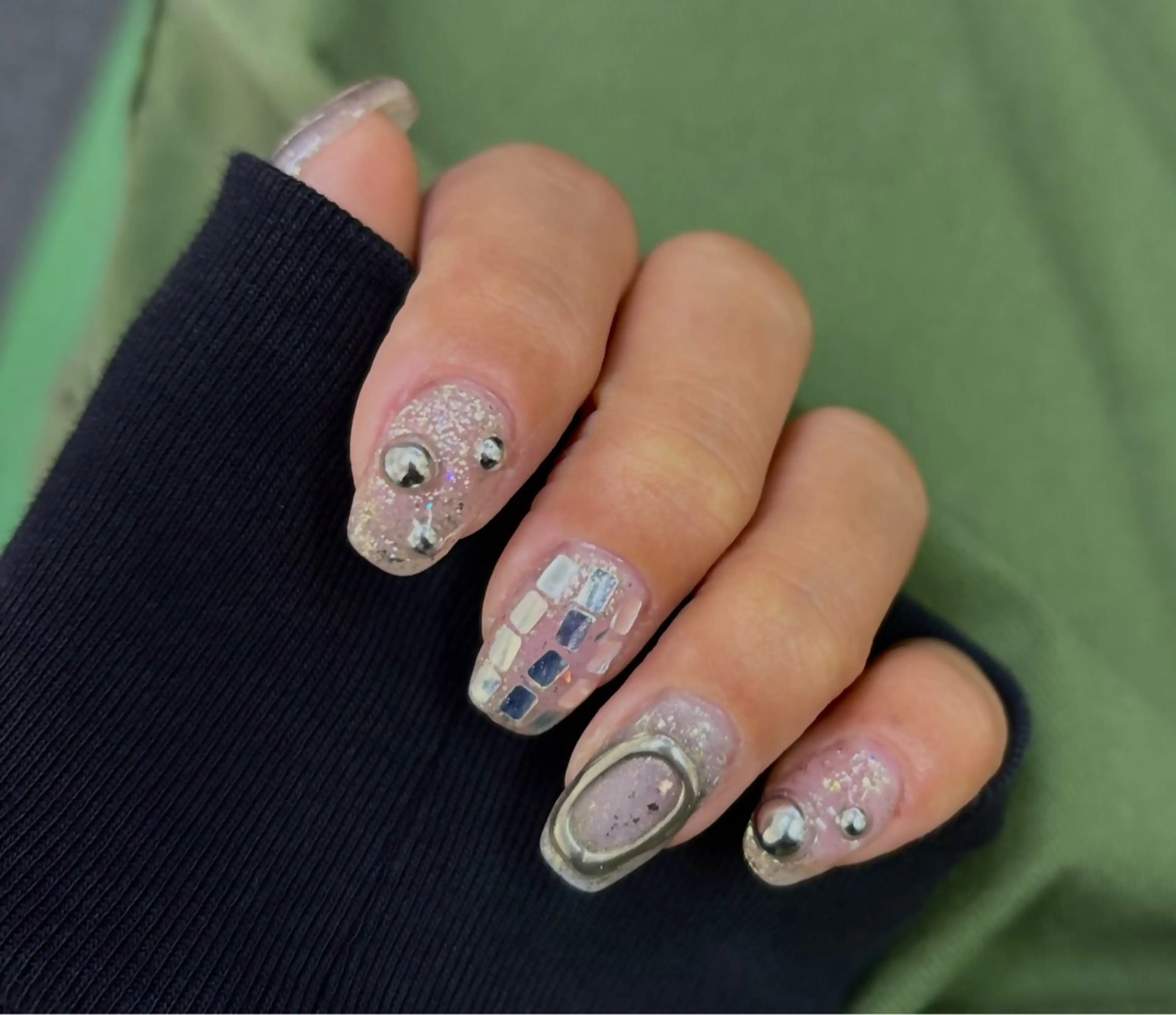 ネイル キラキラネイル 持ち込み シルバー nemuri nail salonのネイルデザイン