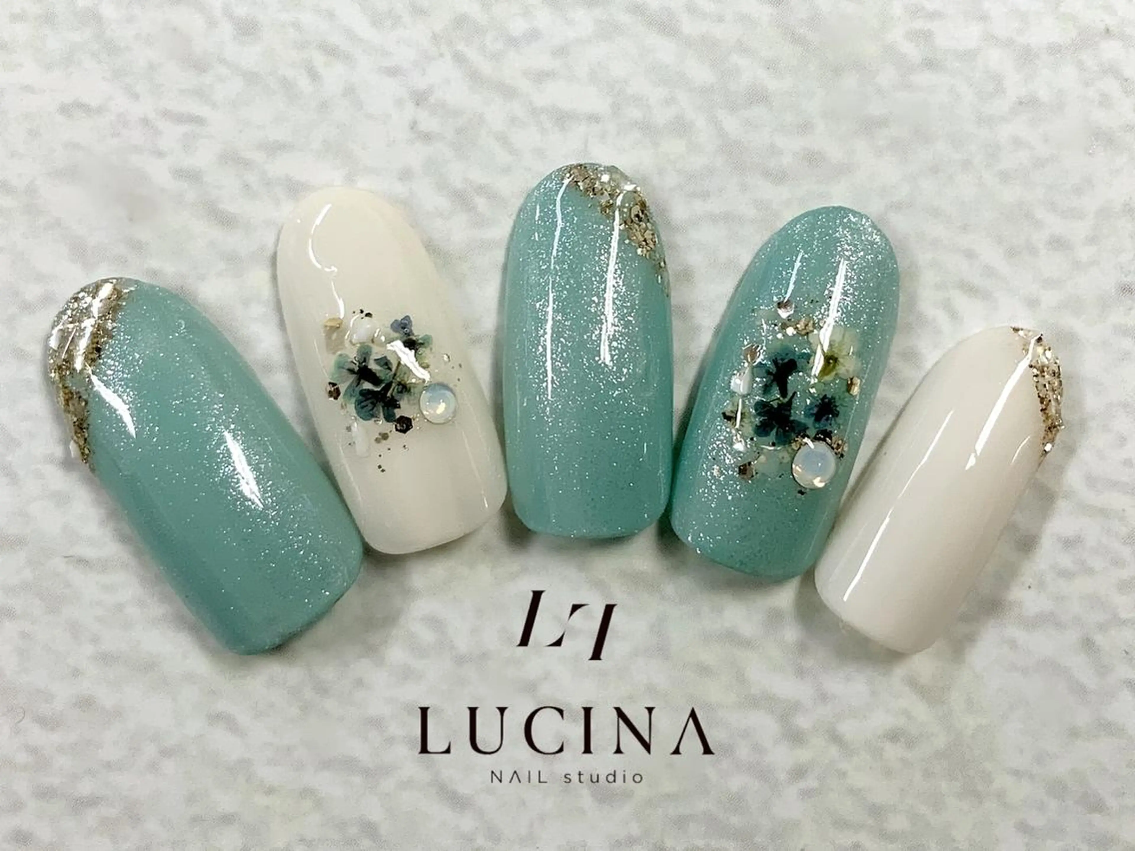 ネイル ブルー クリアネイル 長さ出し フットネイル フレンチネイル ハンドネイル 新橋 ルキナ スタッフのネイルデザイン