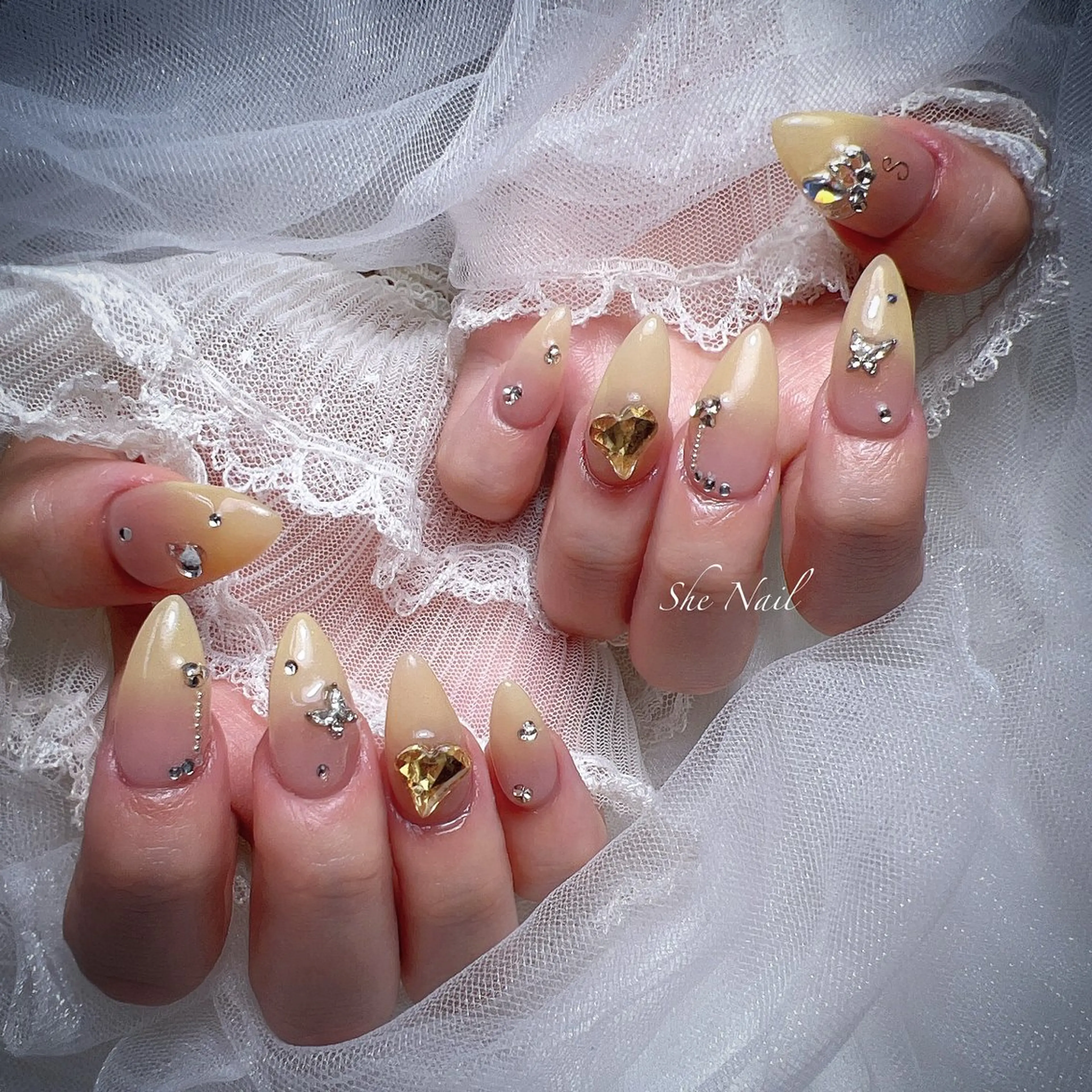 ネイル チークネイル 長さ出し グラデーション キラキラネイル マグネットネイル ハンドネイル She   Nail所属・ISA_ BELLAのネイルデザイン