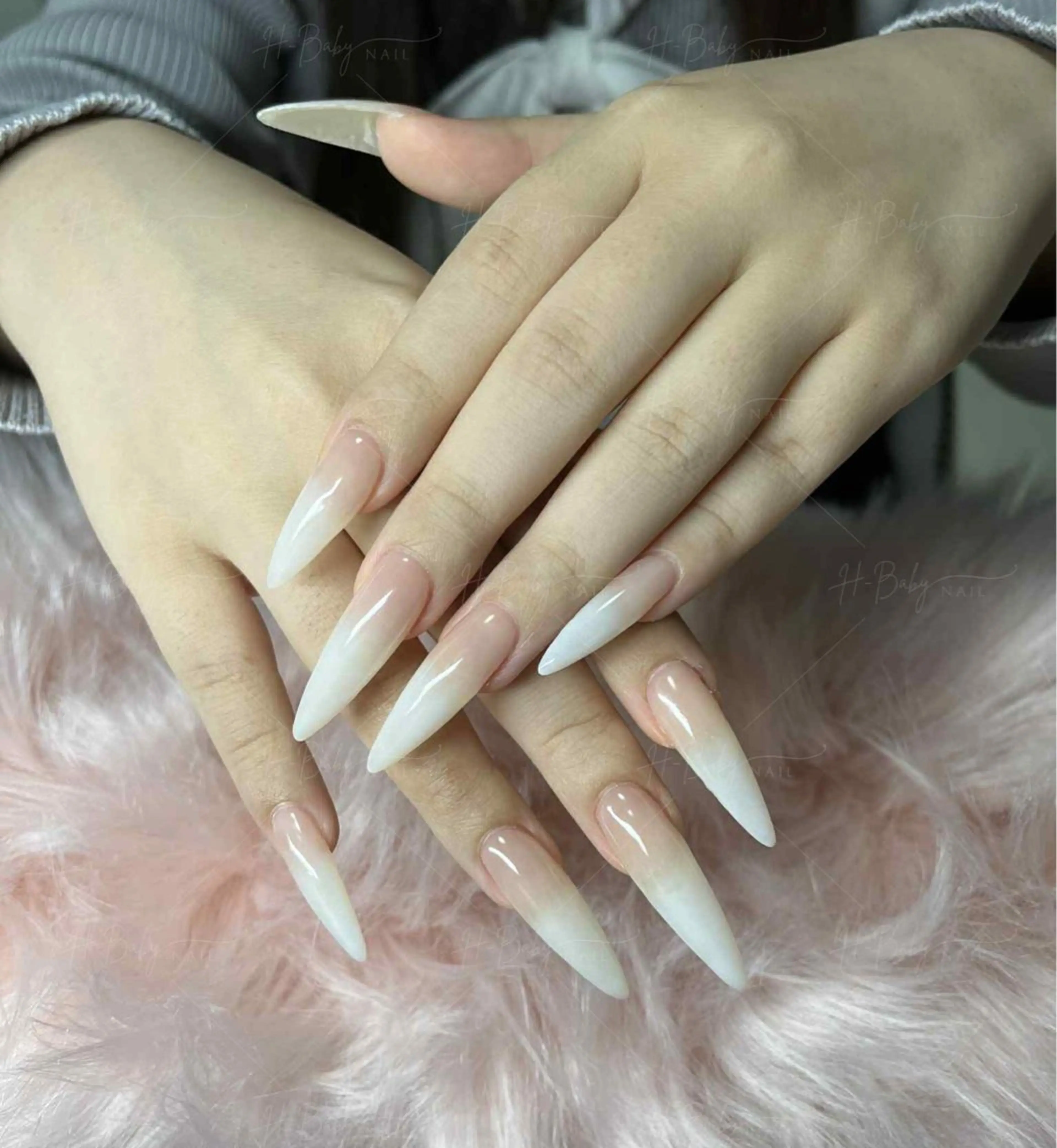 ネイル フレンチネイル ジェルネイル ガラスフレンチ ハロウィン ハート H.baby Nail Salonのネイルデザイン