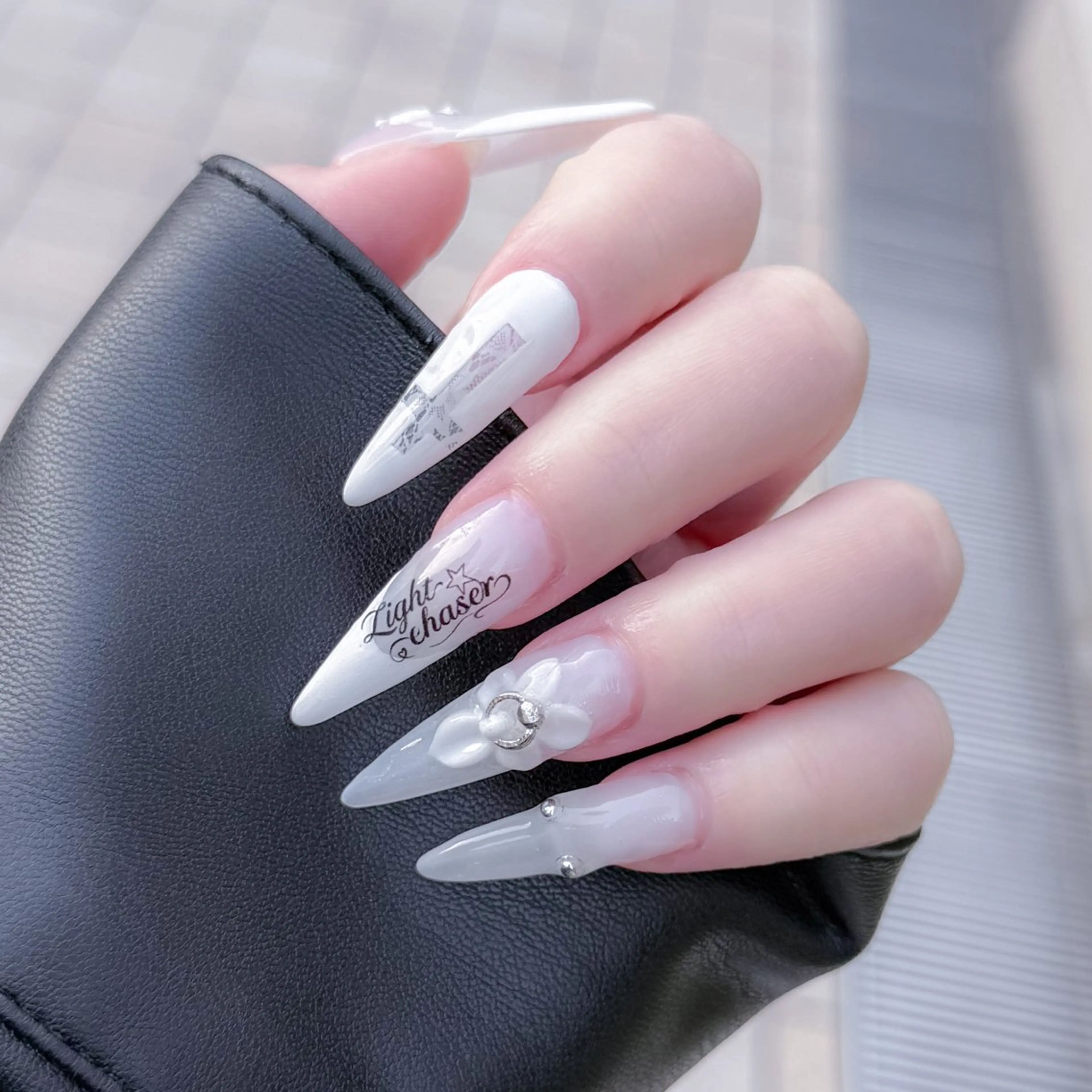 ネイル アートネイル フラワーネイル ハンドネイル Nail Share Salon Mariris所属・ユカ‎𖤐nail 堺筋本町/心斎橋のネイルデザイン