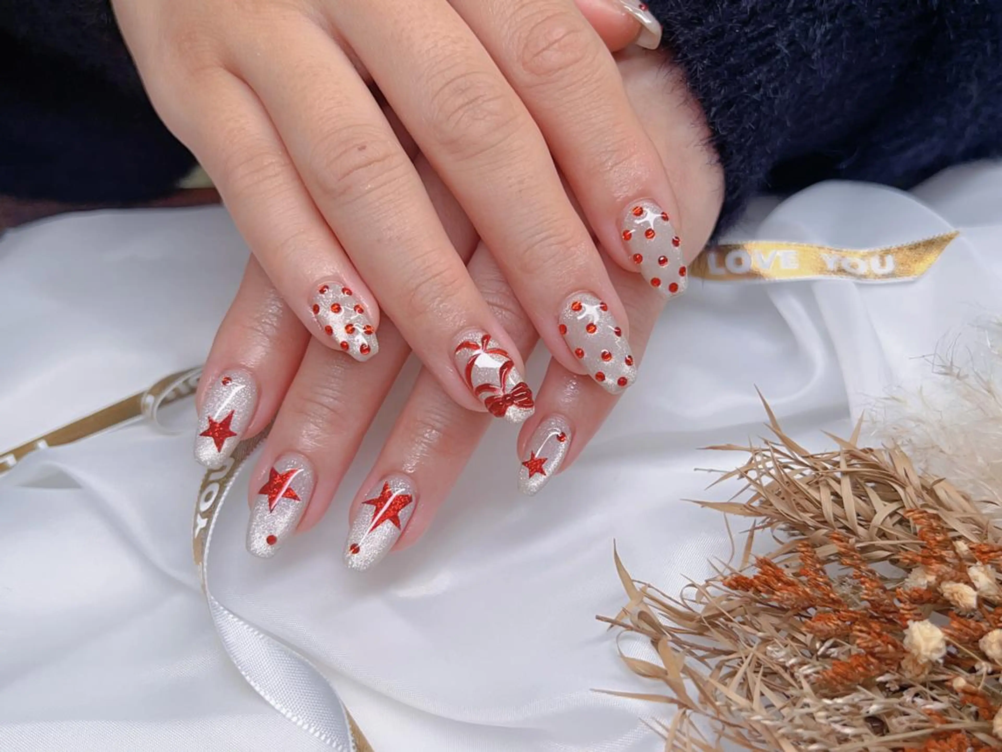 ネイル リボン 冬ネイル クリスマス ハク キのネイルデザイン