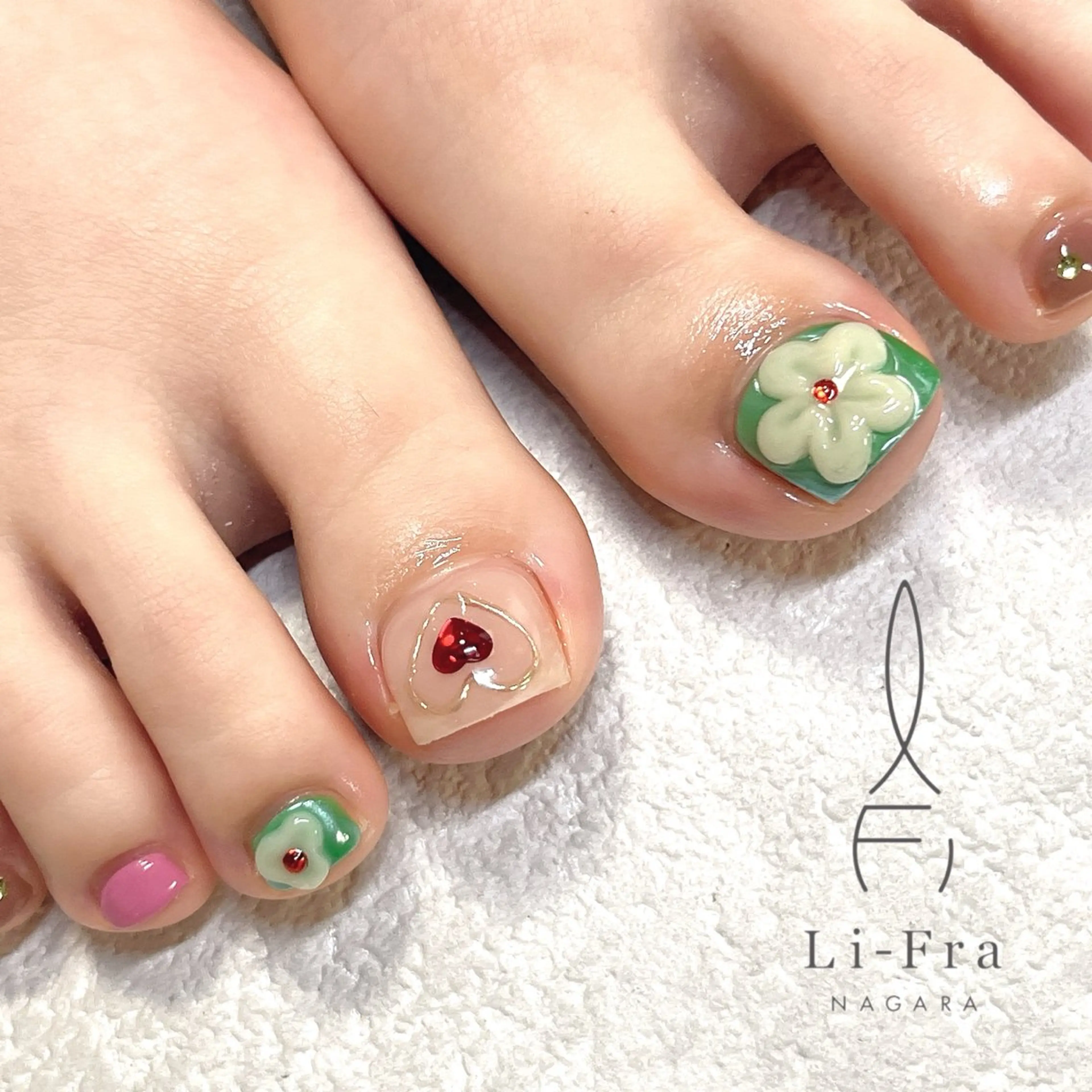 ネイル ハンドネイル フットネイル Li-Fra JINNOのネイルデザイン