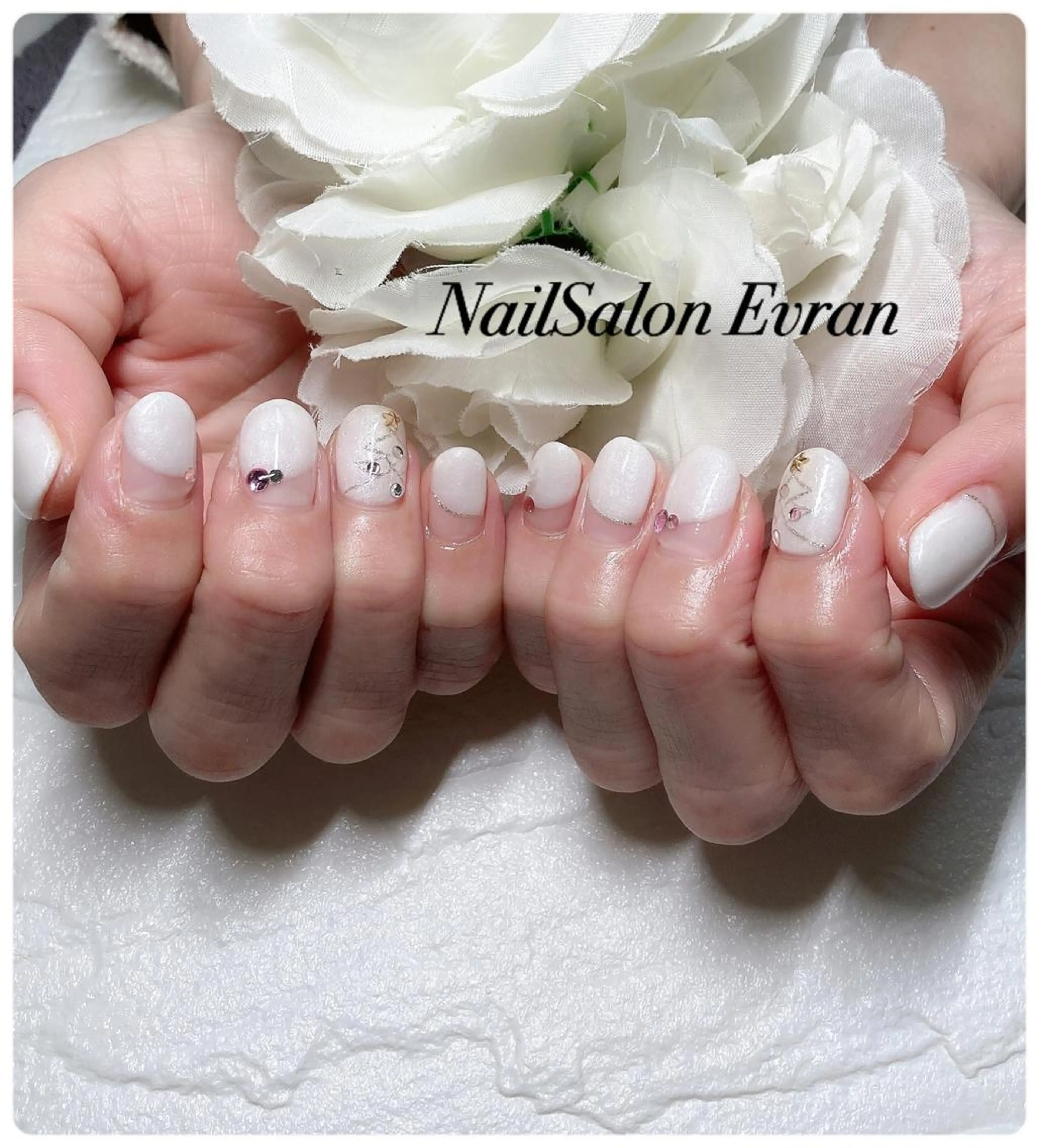 ネイル シンプルネイル ストーンネイル ハンドネイル Nail salon Evranのネイルデザイン