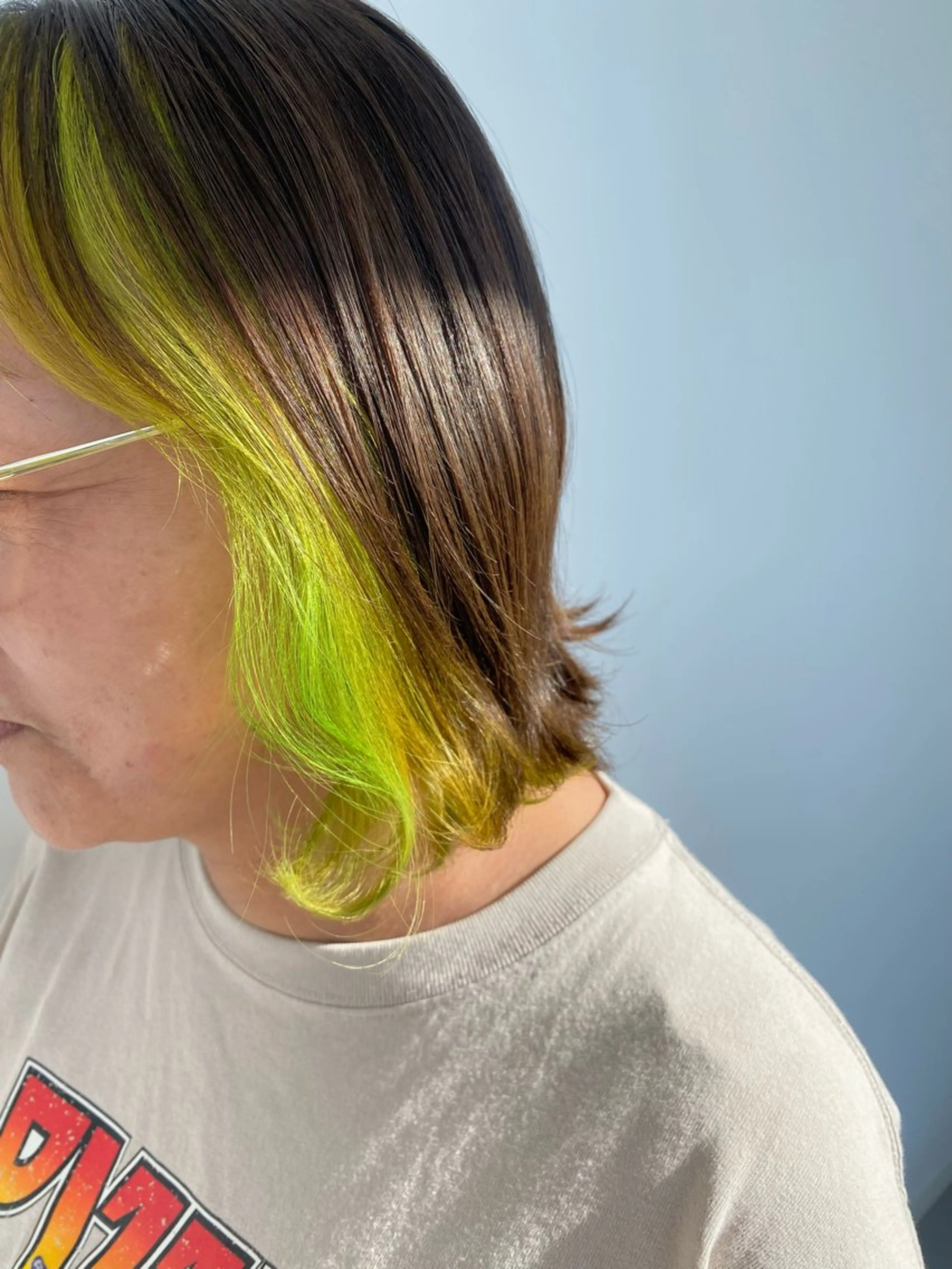 ショート ヘアカラー 丸山 純奈のヘアスタイル