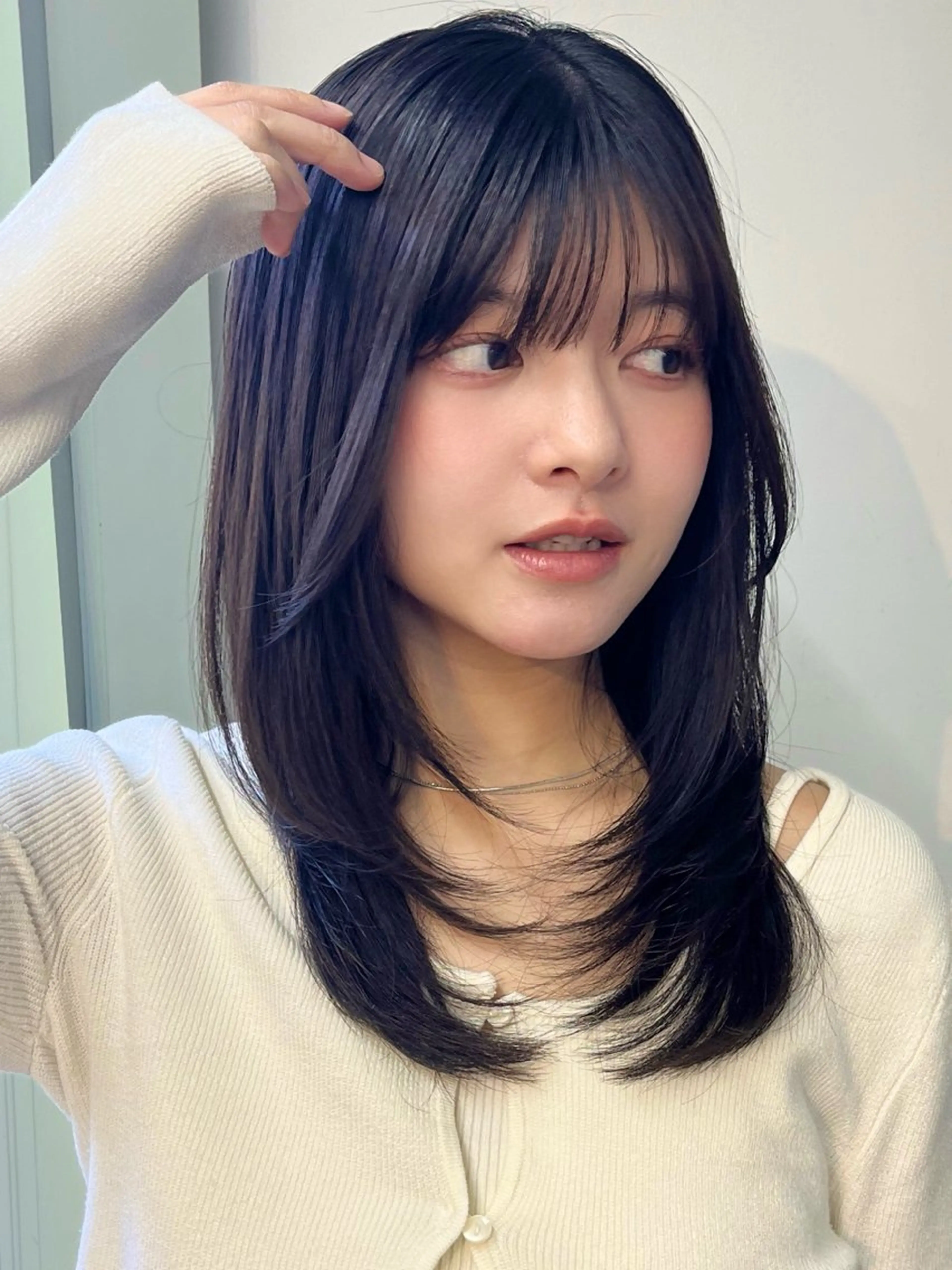 セミロング 韓国風ヘア レイヤーカット あやめ【顔まわり/レ イヤー/柔らかカラ】のヘアスタイル