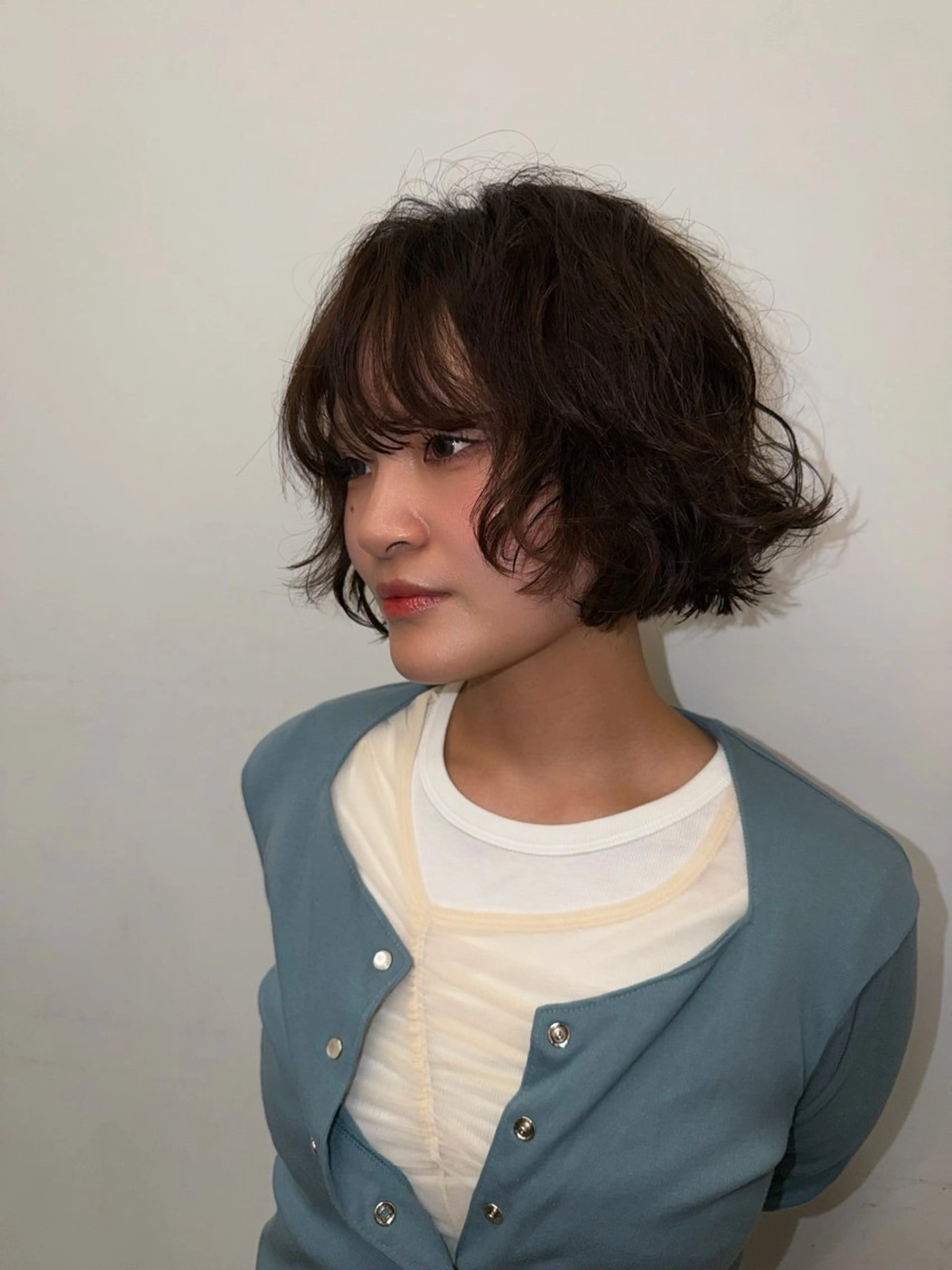 ミディアム パーマ 塩澤 榛奈のヘアスタイル
