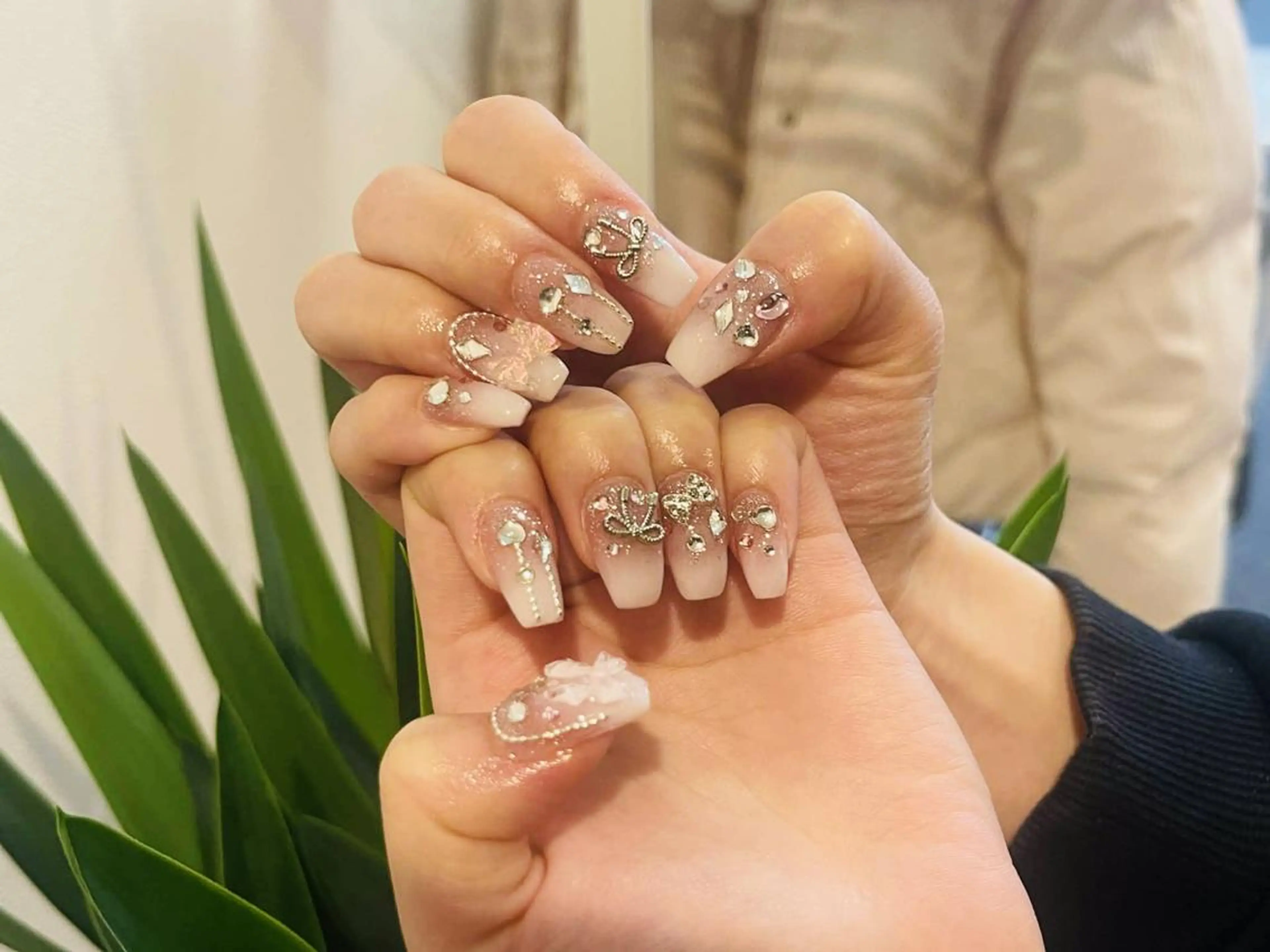 ネイル ボルドー チークネイル 長さ出し フレンチネイル ジェルネイル ハンドネイル Xuka Belle Nailのネイルデザイン