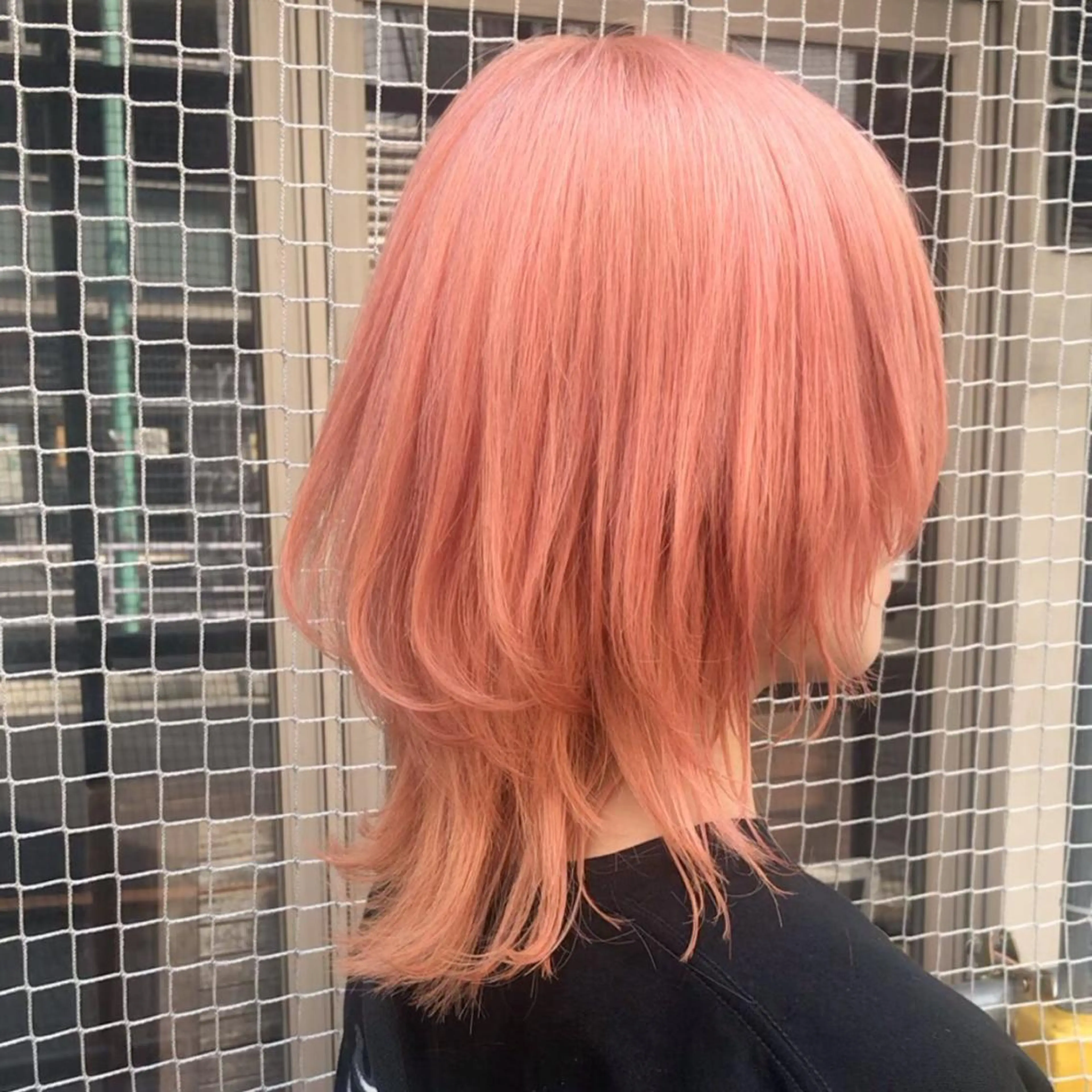 ミディアム カラー オレンジ ウルフカット ホワイト&レイヤーカ ットエクステ長畠俊輔のヘアスタイル