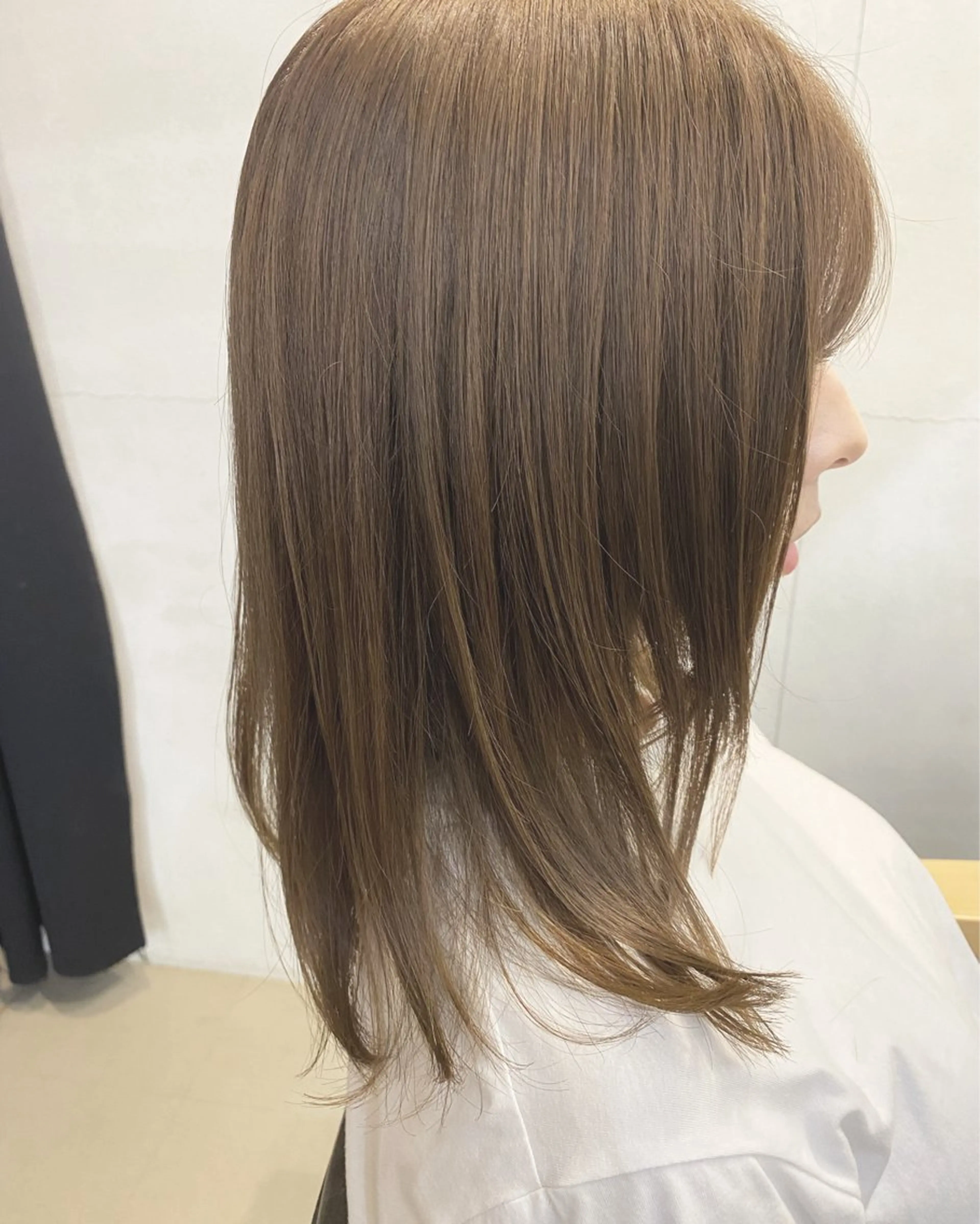ミディアム レイヤーカット conne& ririのヘアスタイル