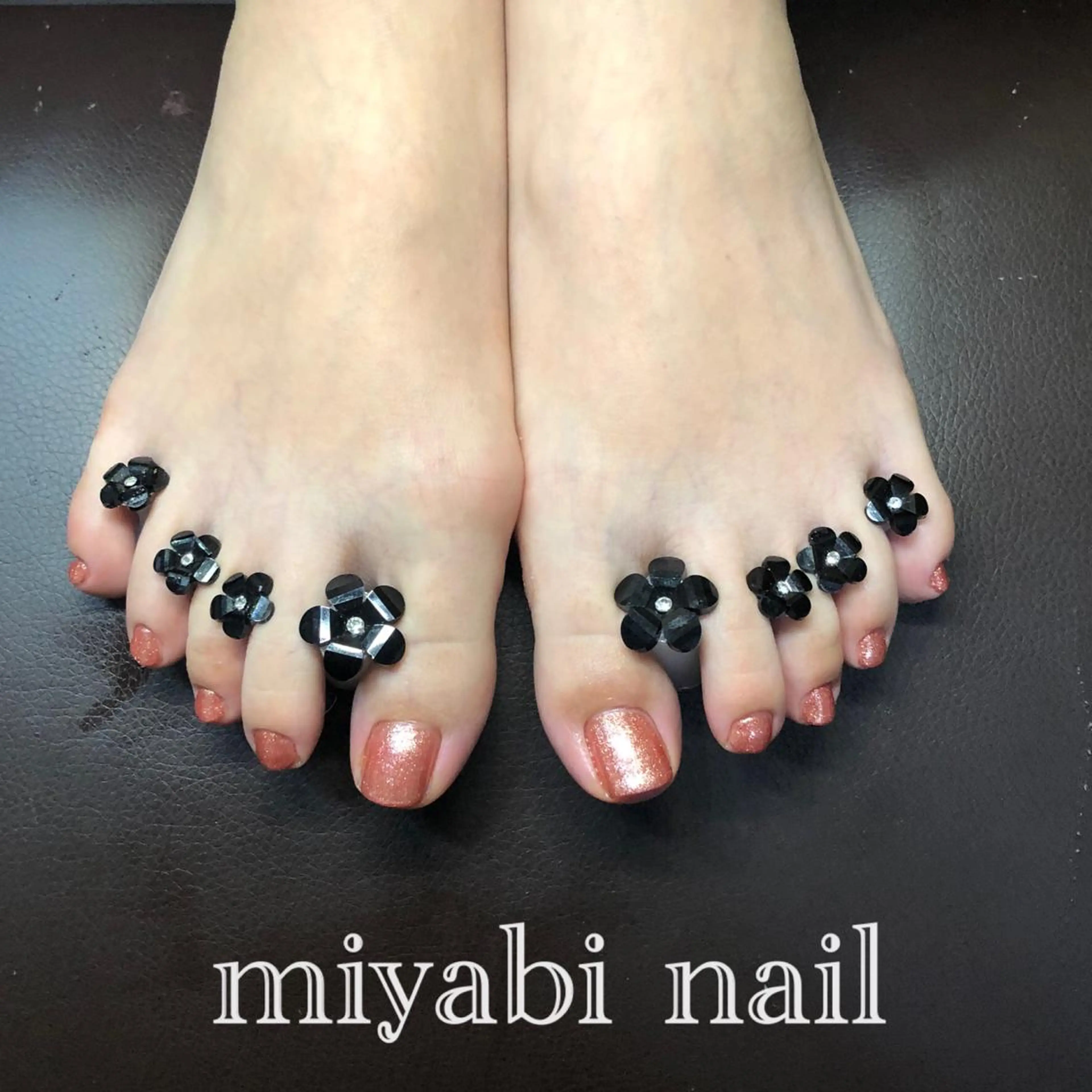 ネイル フットネイル ラメ(グリッター) ワンカラーネイル シンプルネイル フットネイル miyabi nail 桂川駅近くのネイルデザイン