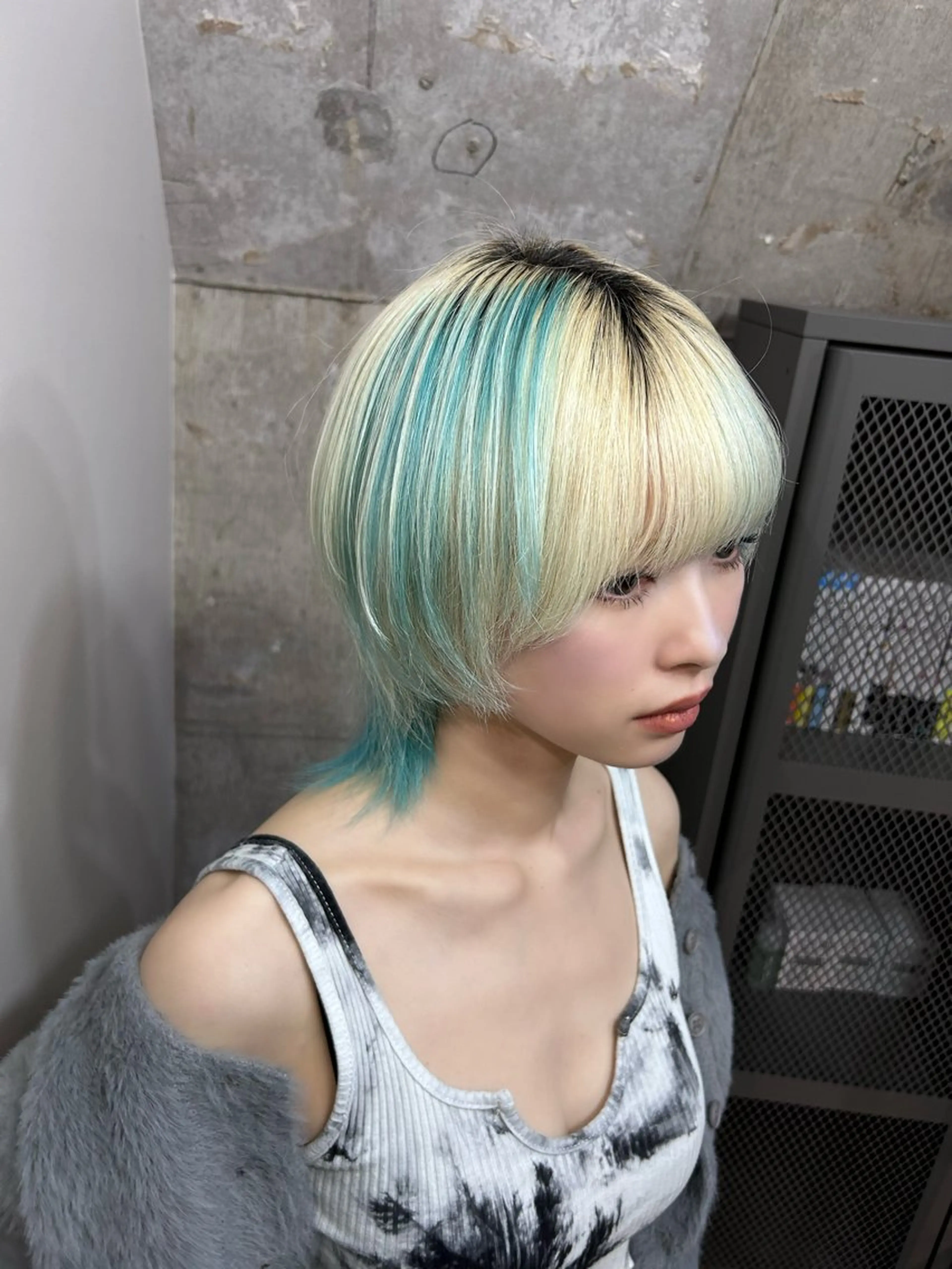 ショート カラー ブリーチ 𝙱𝙻𝙴𝙽 𝚋𝚢 𝚍𝚘𝚝.所属・🤍BLEN 窓🤍のヘアスタイル