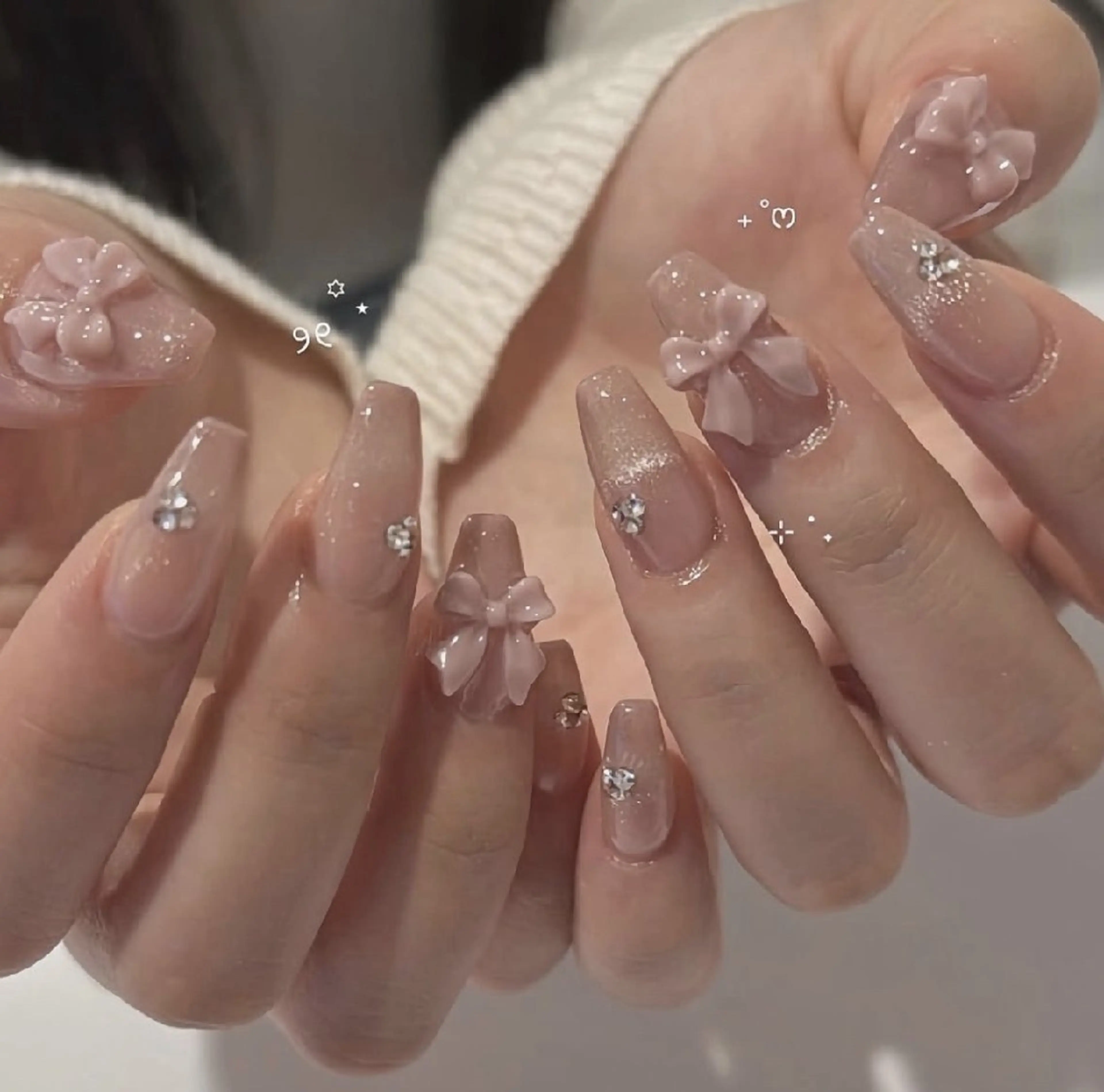 ネイル チークネイル フレンチネイル ジェルネイル ガーリー キラキラネイル ハンドネイル UM Nail Salonのネイルデザイン