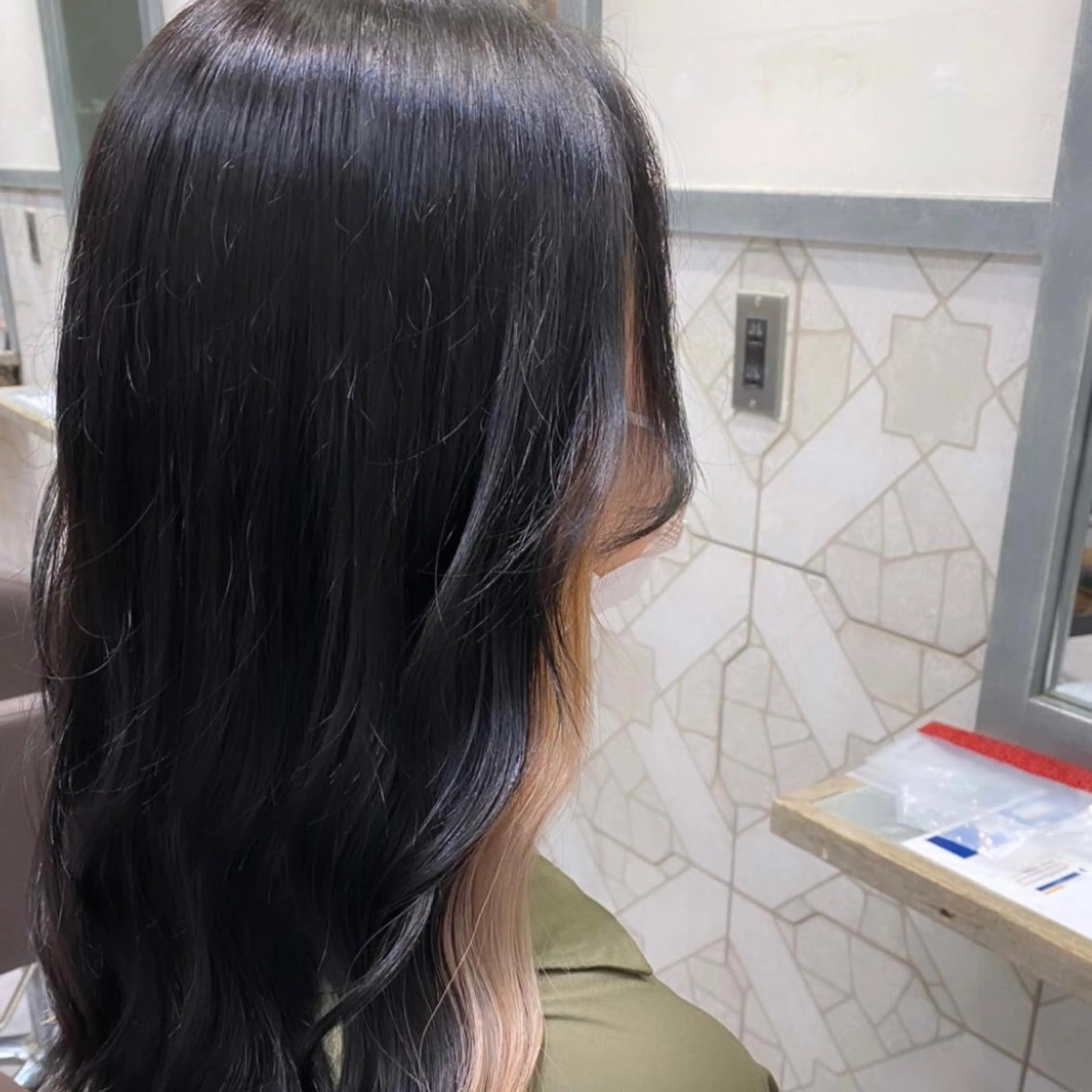 ロング カラー ベージュカラー ブリーチ イヤリングカラー mari 🦋のヘアスタイル