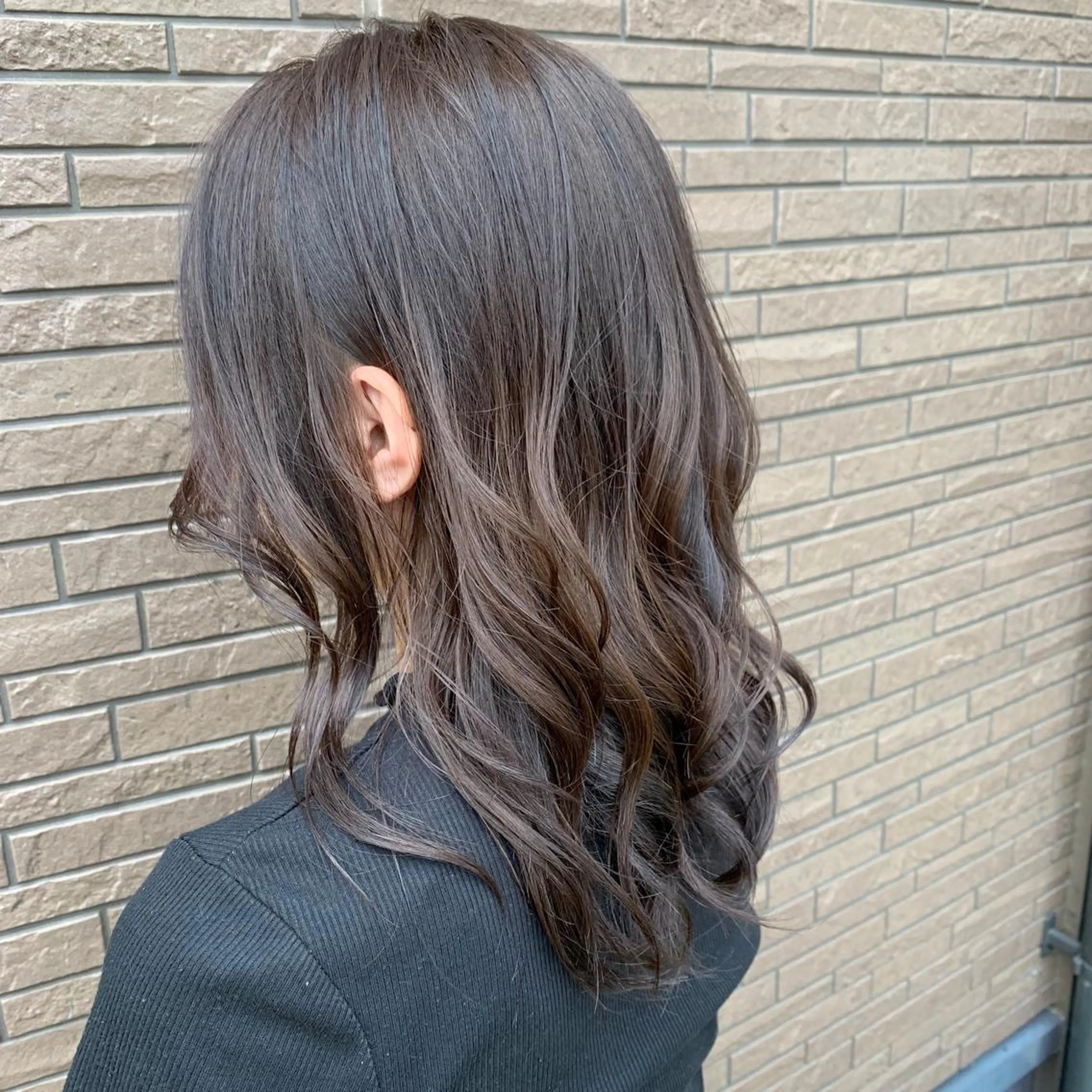 セミロング カラー ブリーチ グラデーションカラー ブリーチなしカラー 清水 亮太／赤み消しカラーのヘアスタイル