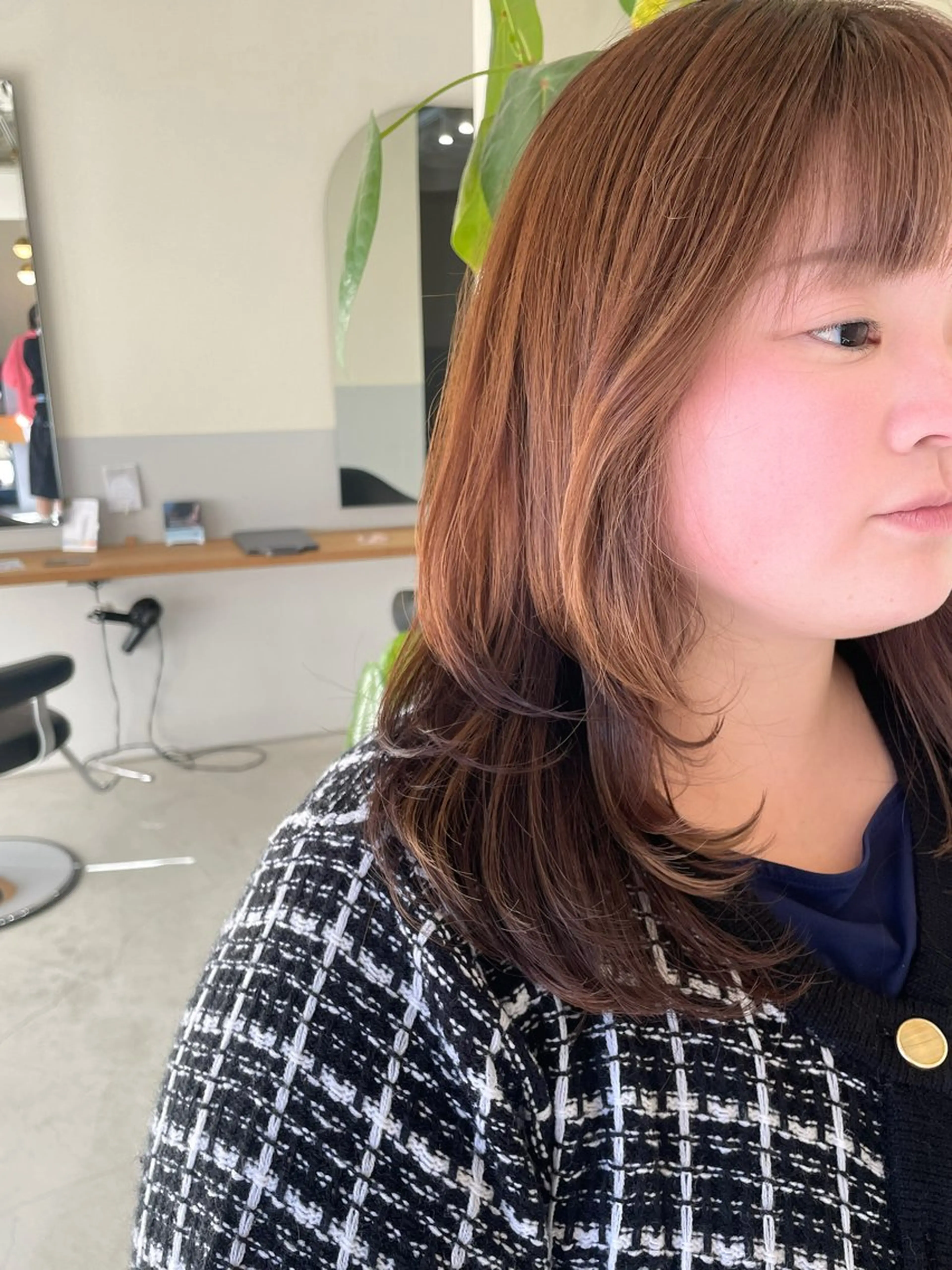 ミディアム 顔周りカット レイヤーカット 小久保 里紗のヘアスタイル