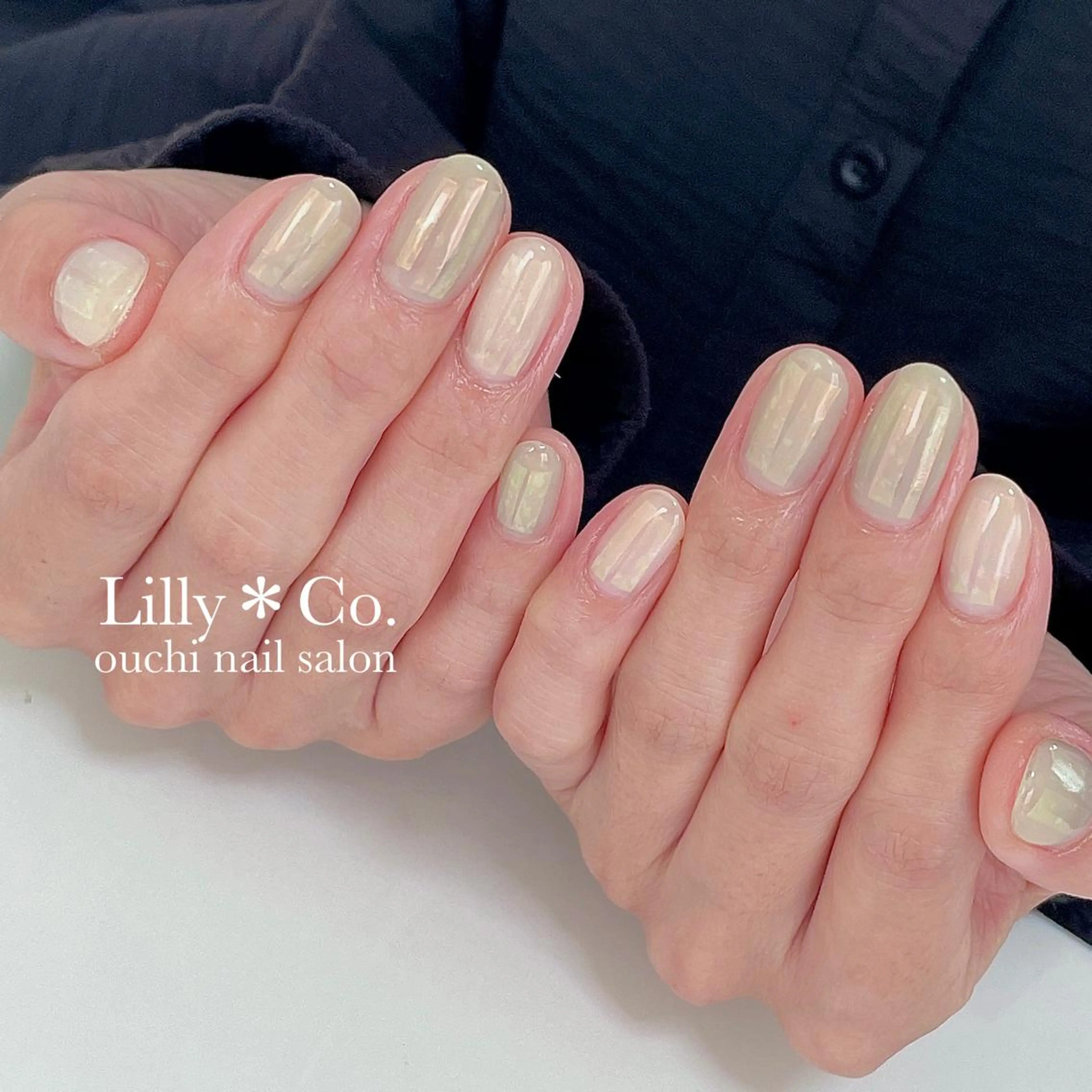 ネイル オーロラネイル クリアネイル ホワイト ハンドネイル ハンドケア Lilly Co.のネイルデザイン