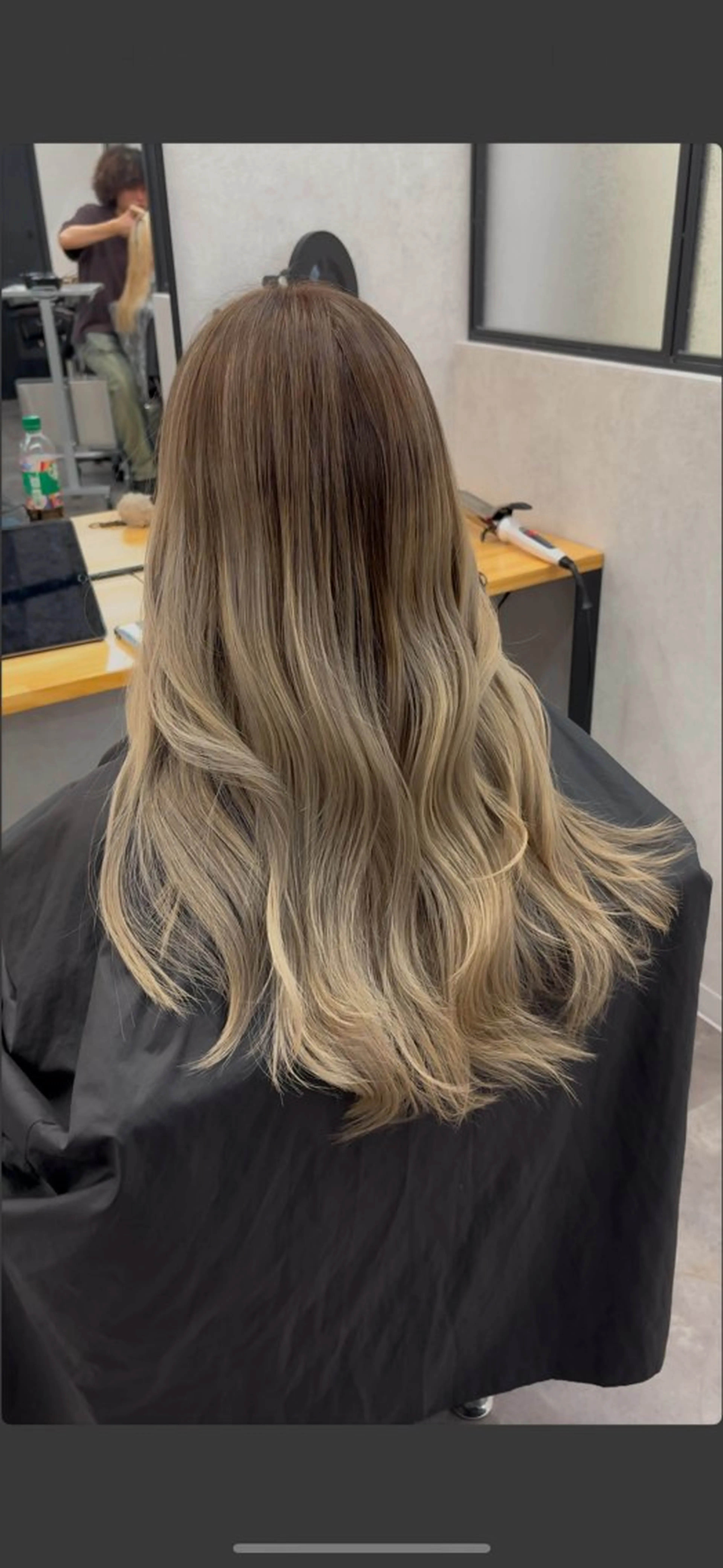 ロング カラー ベージュカラー ヘアカラー 🌟心斎橋レイヤー 艶ハイトーン/ウルフのヘアスタイル