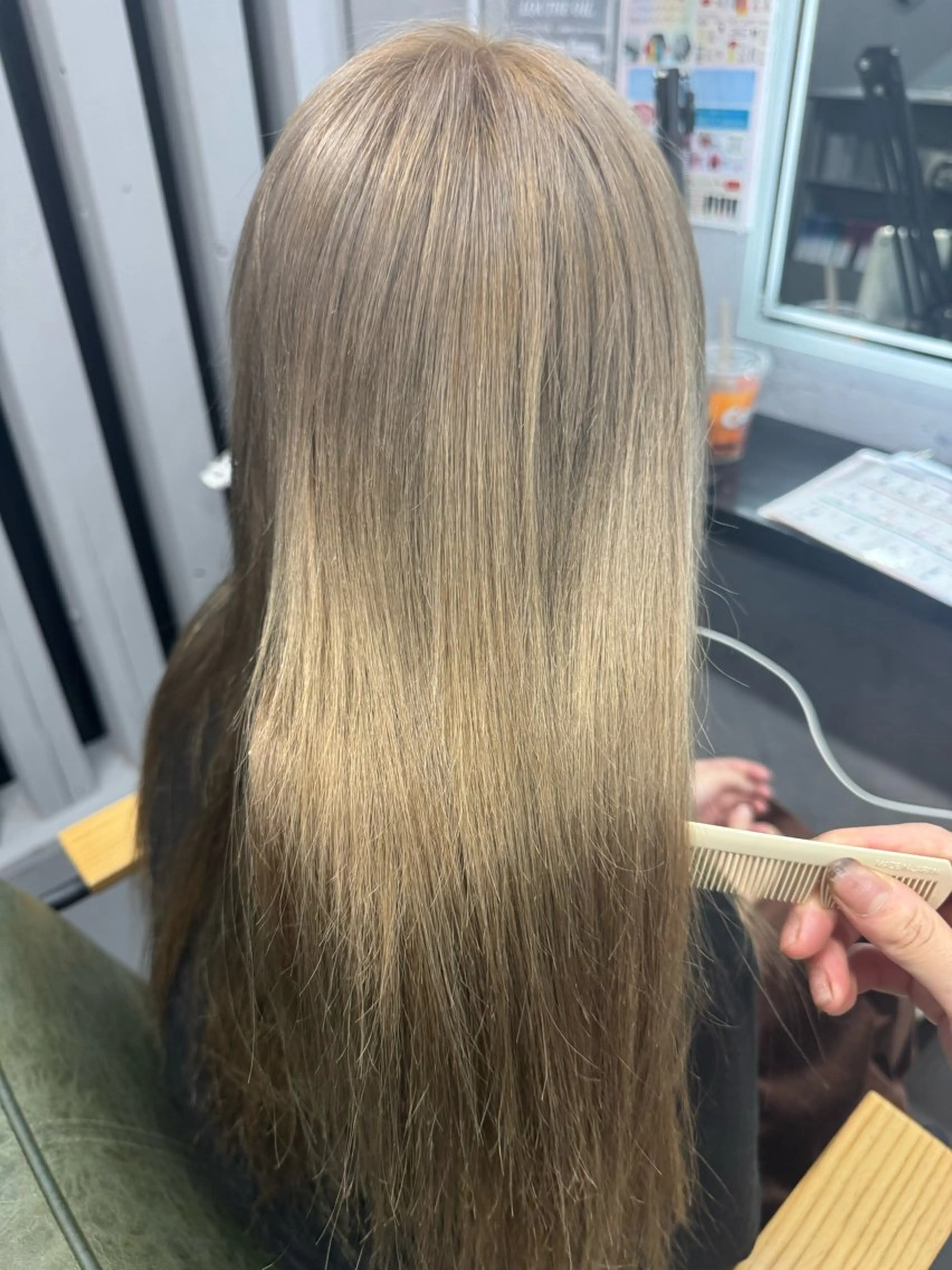 カラー 籔上 凜のヘアスタイル