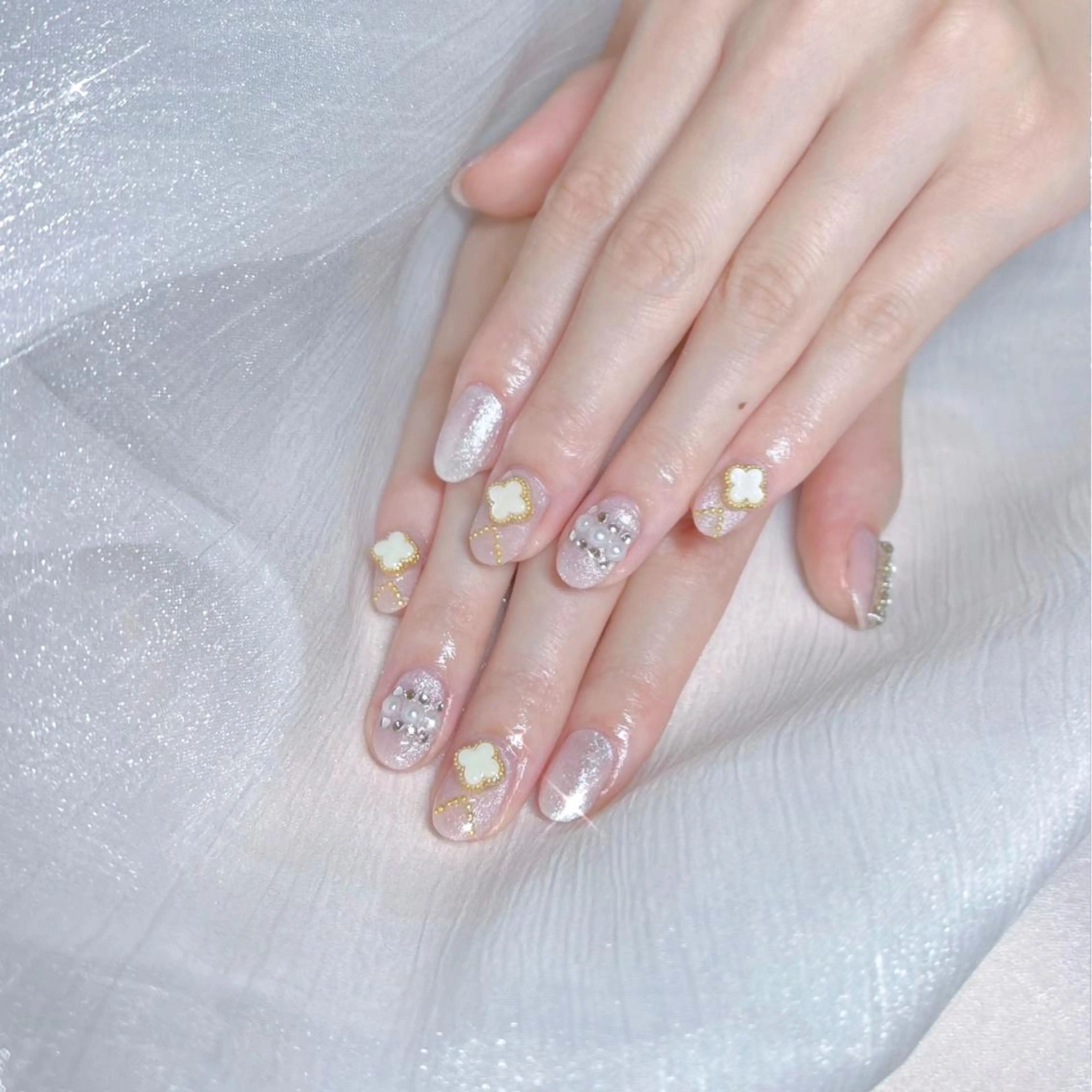 ネイル オーロラネイル フットネイル フレンチネイル ジェルネイル 韓国ネイル ハンドネイル ハンドケア 【ENサロン】 Rei🎀Nailのネイルデザイン