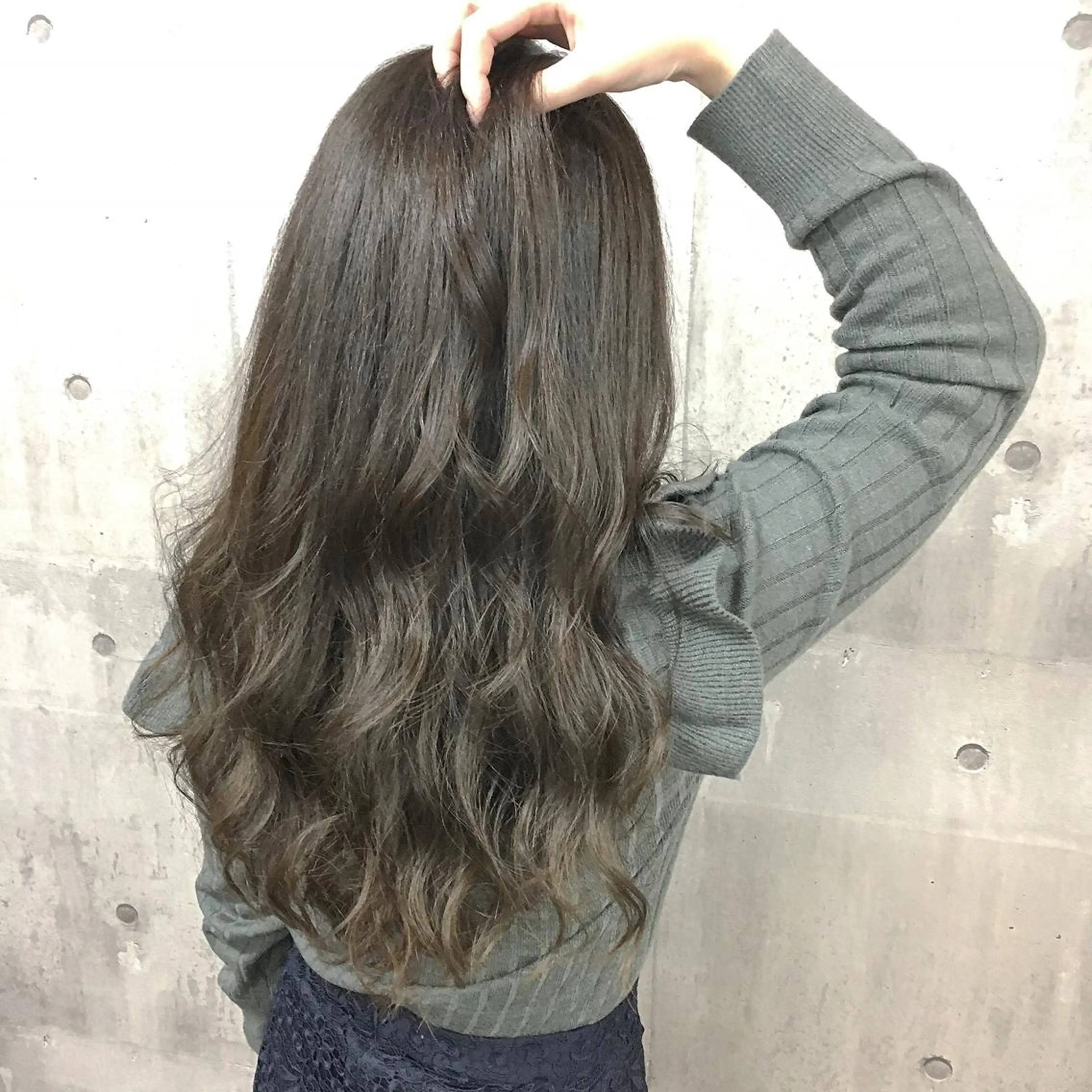 ロング アッシュ 淡色ふんわりhair 新宿satomiのヘアスタイル