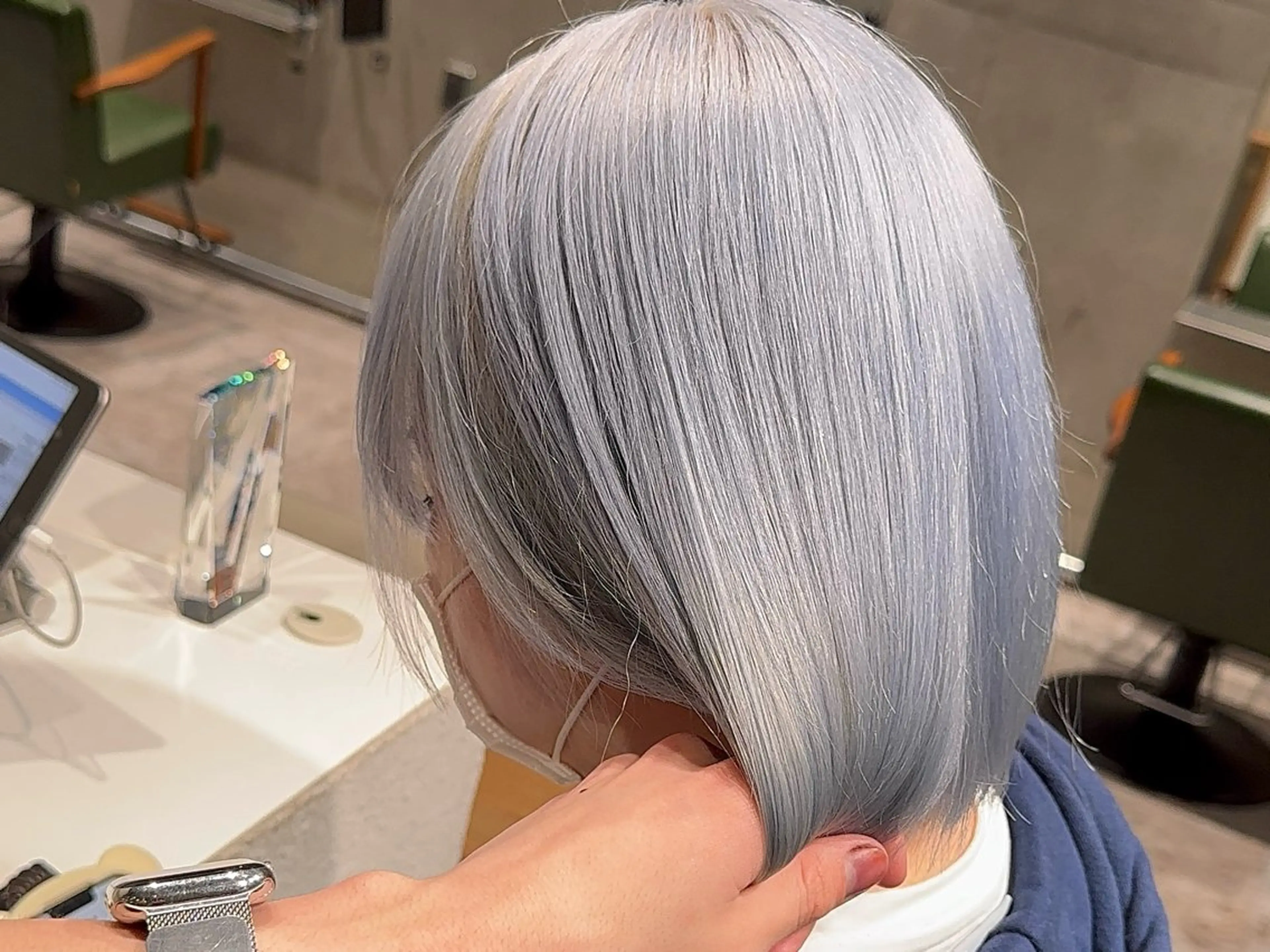 ショート ヘアカラー モニカ本店所属・矢吹 ケビン 栄ハイトーンのヘアスタイル