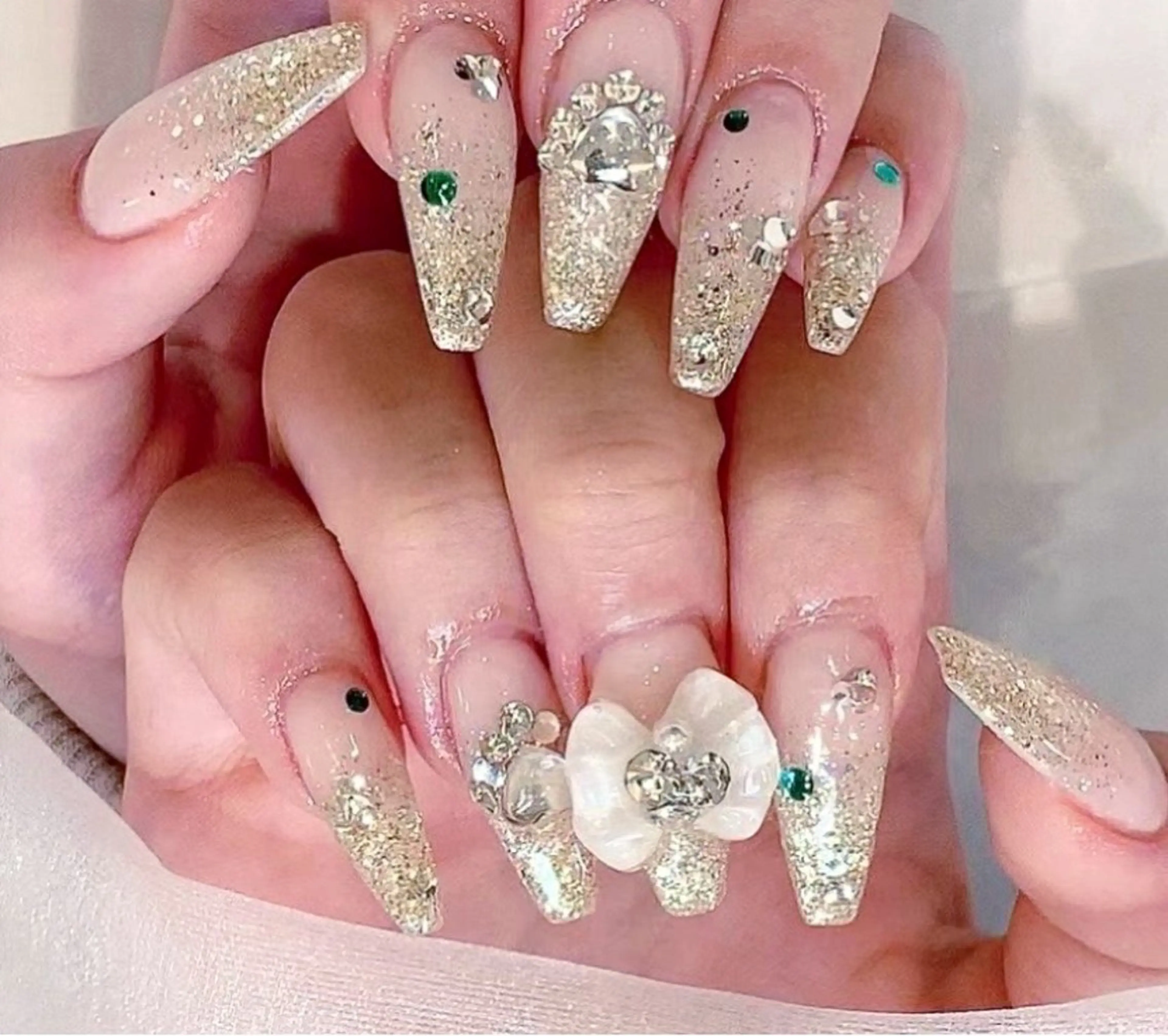 ネイル pink ladyサロン所属・べ にのネイルデザイン