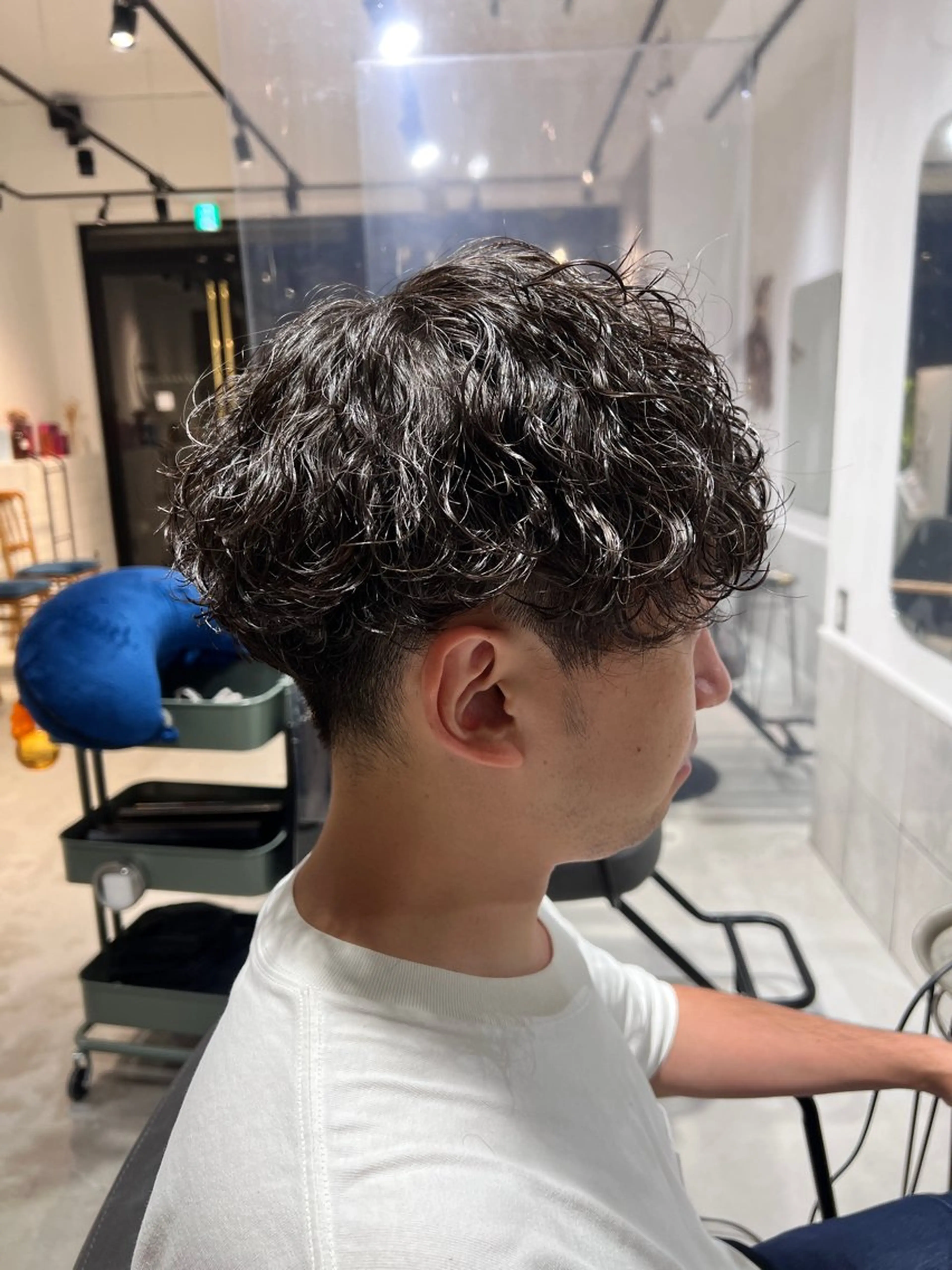 ミディアム パーマ メンズ 波巻きパーマ カット パーマ メンズカットパーマ ✂️ JOYAのヘアスタイル