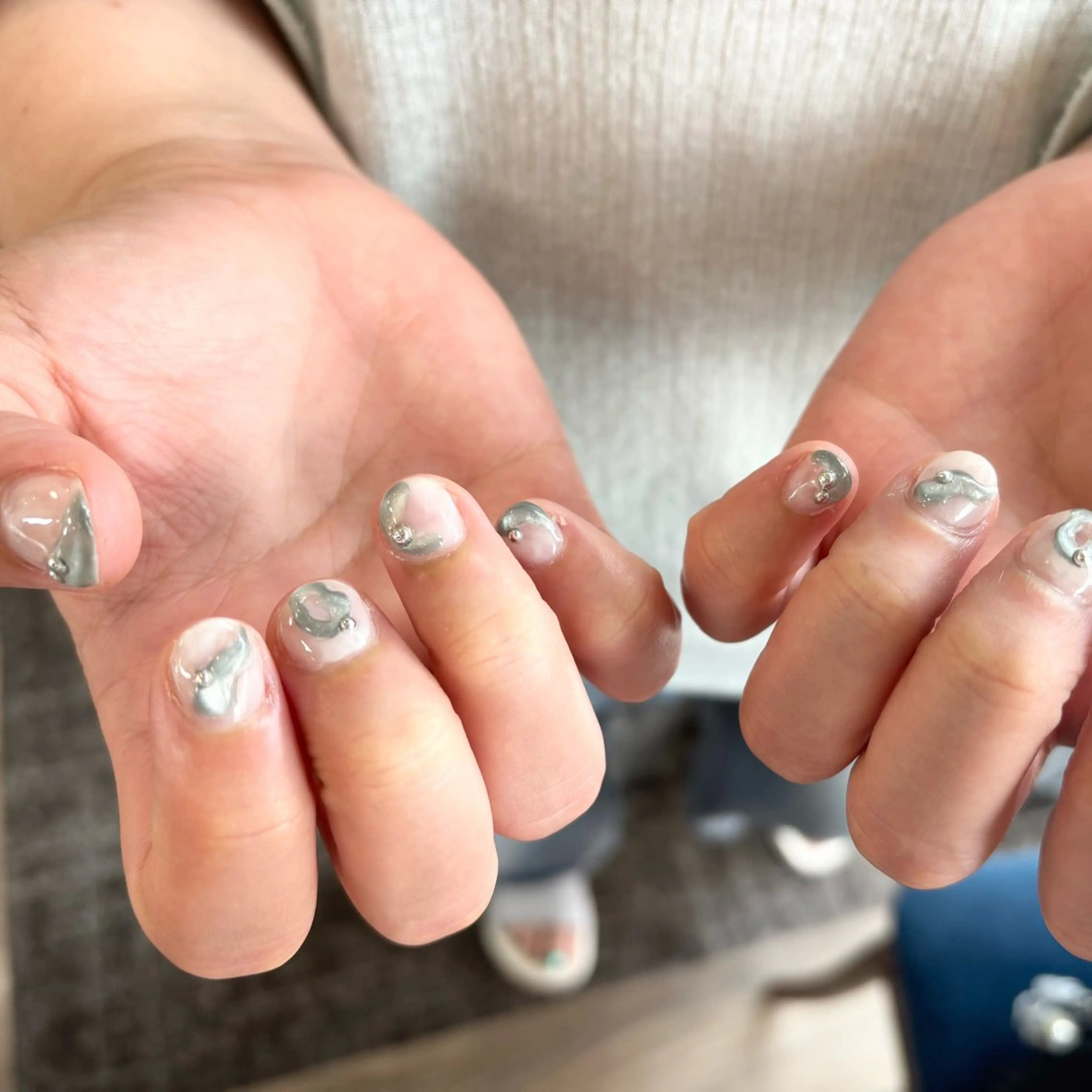 ネイル ブルー ニュアンスネイル ぷっくりネイル ホワイト lealea Ayakaのネイルデザイン