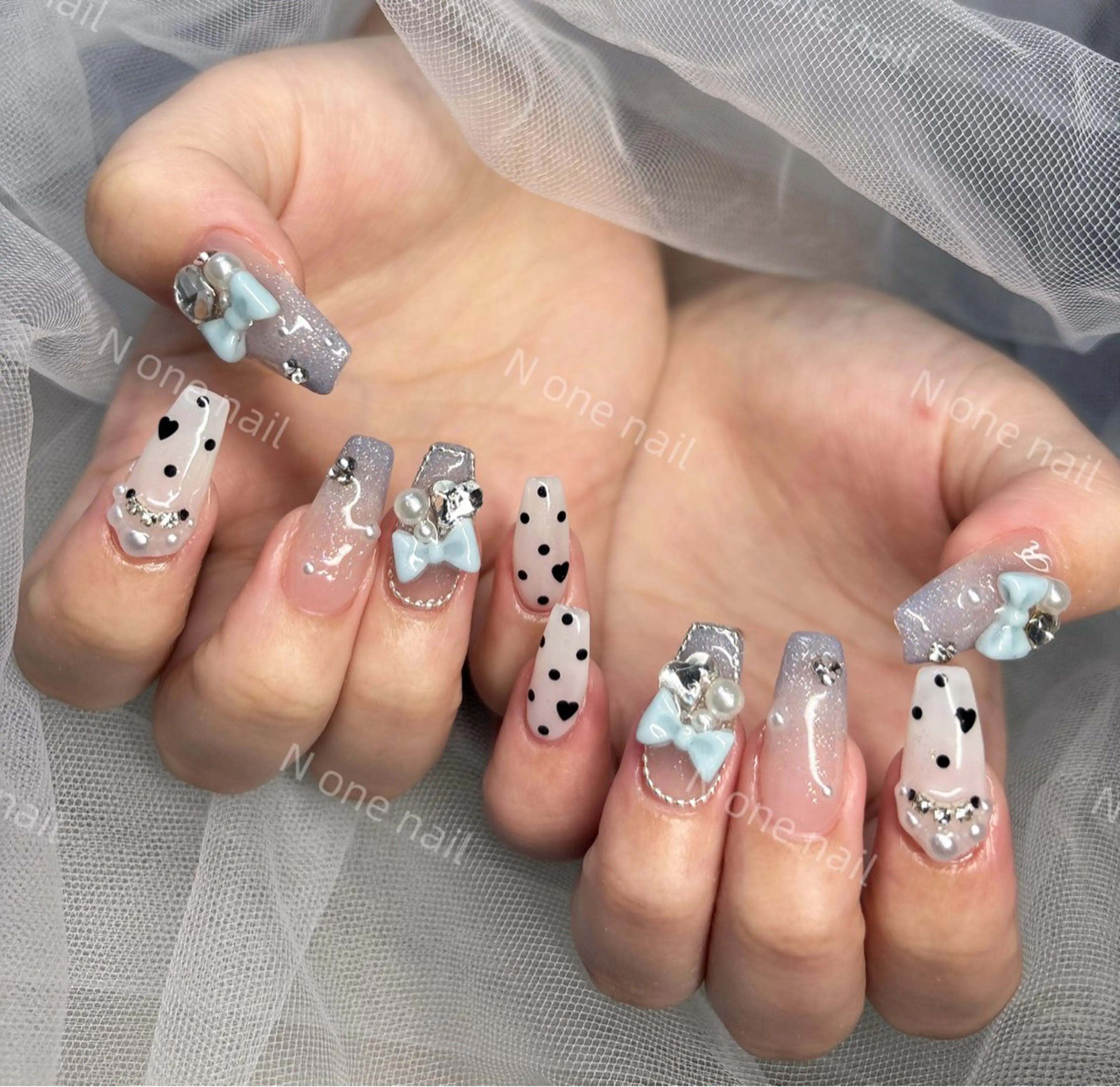 ネイル オーロラネイル フレンチネイル マグネットネイル ミラーネイル オフィスネイル N.one Miya🎀のネイルデザイン