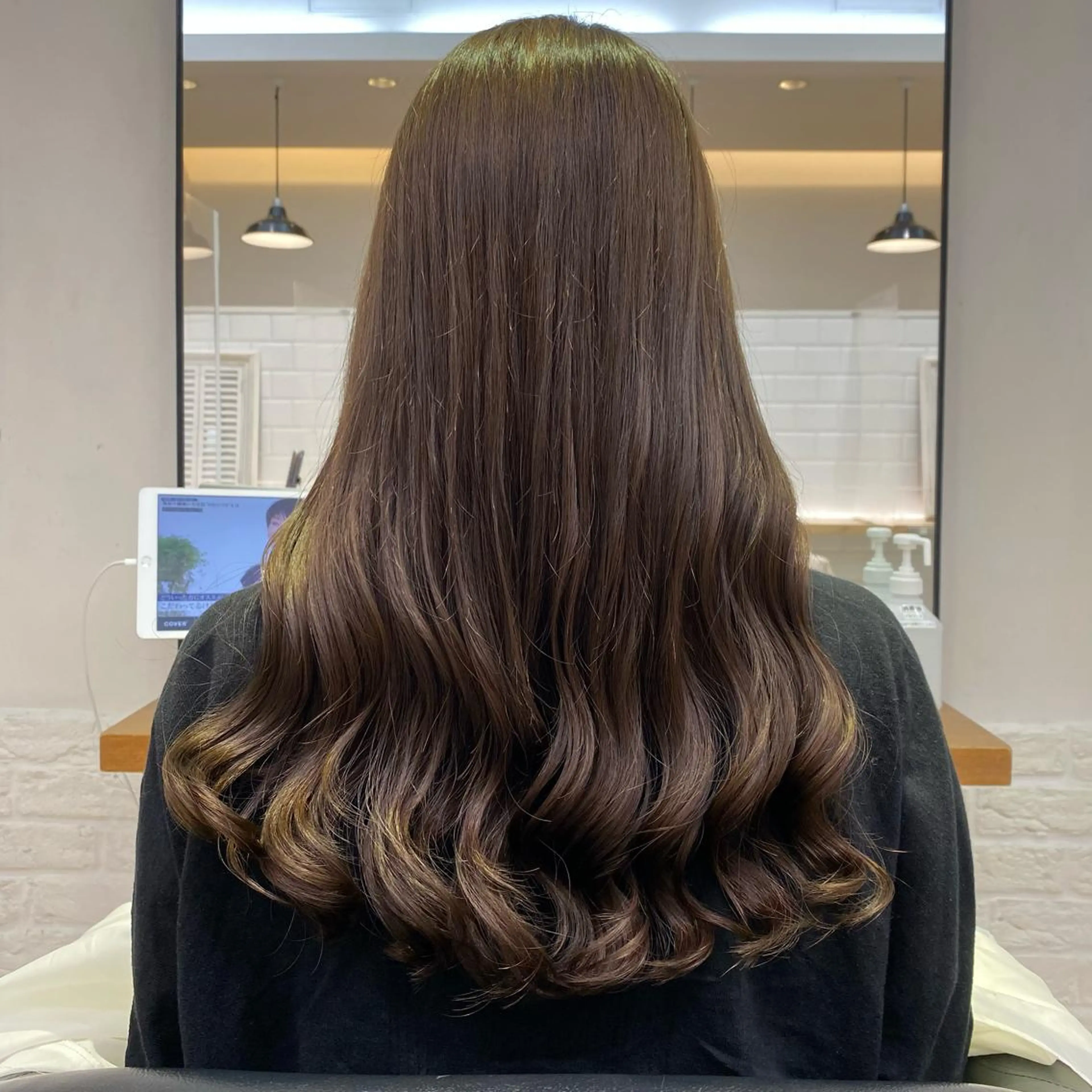 ロング パーマ apishAOYAMA所属・土門 茜のヘアスタイル