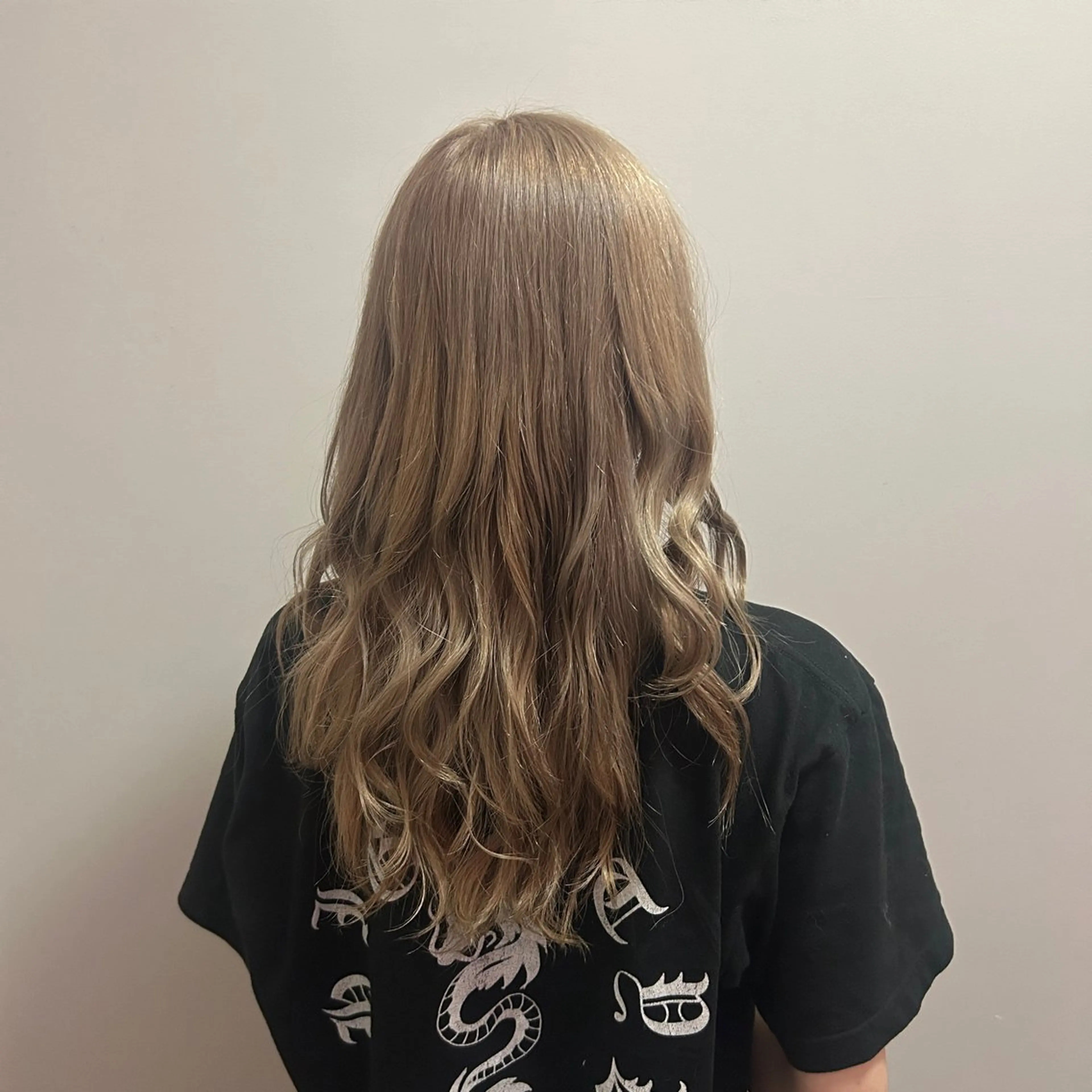 ロング 岡本 妃麗のヘアスタイル