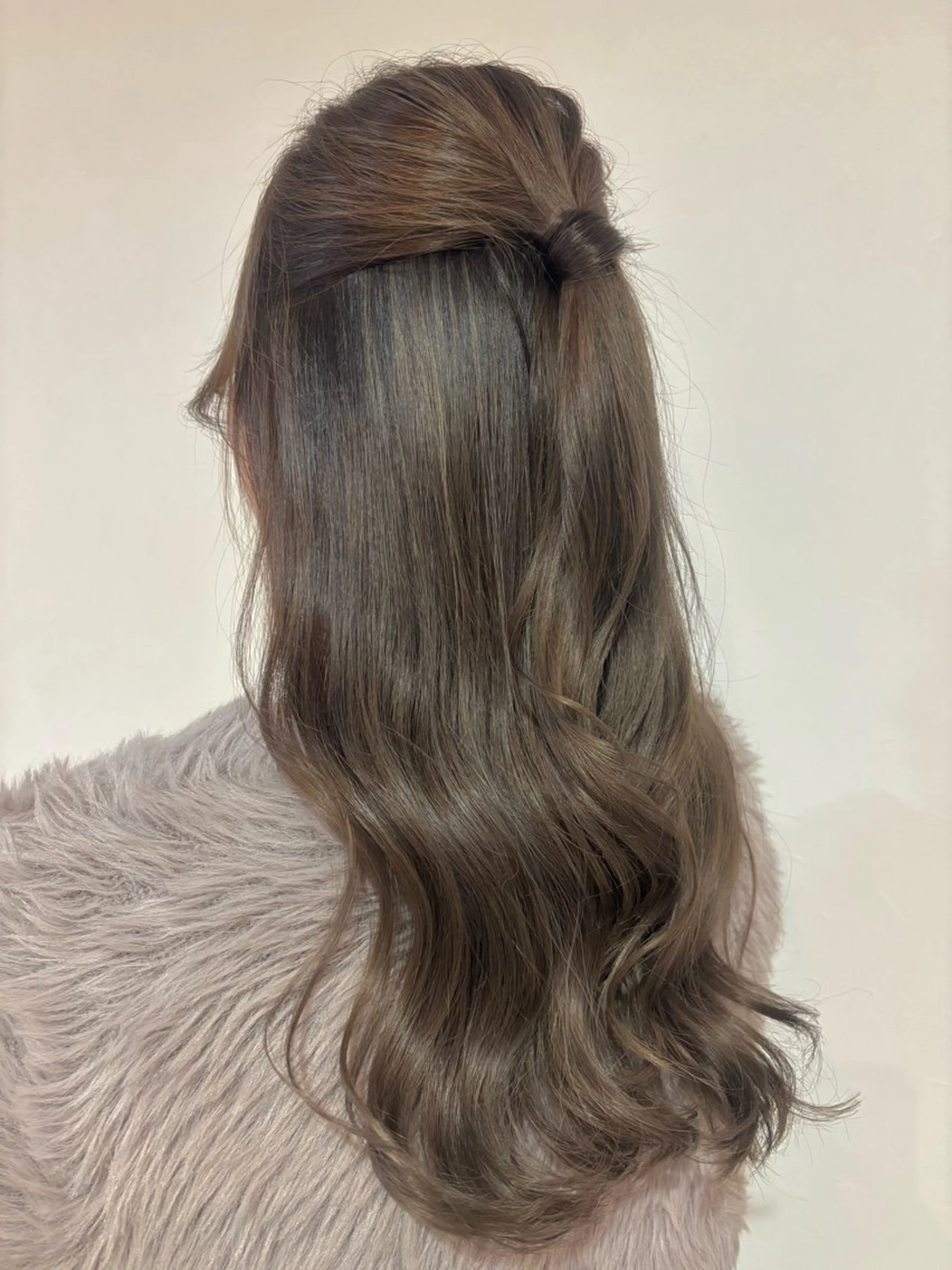 ロング ハイライト ヘアカラー トリートメント 艶•透明感カラー フィーシーのヘアスタイル