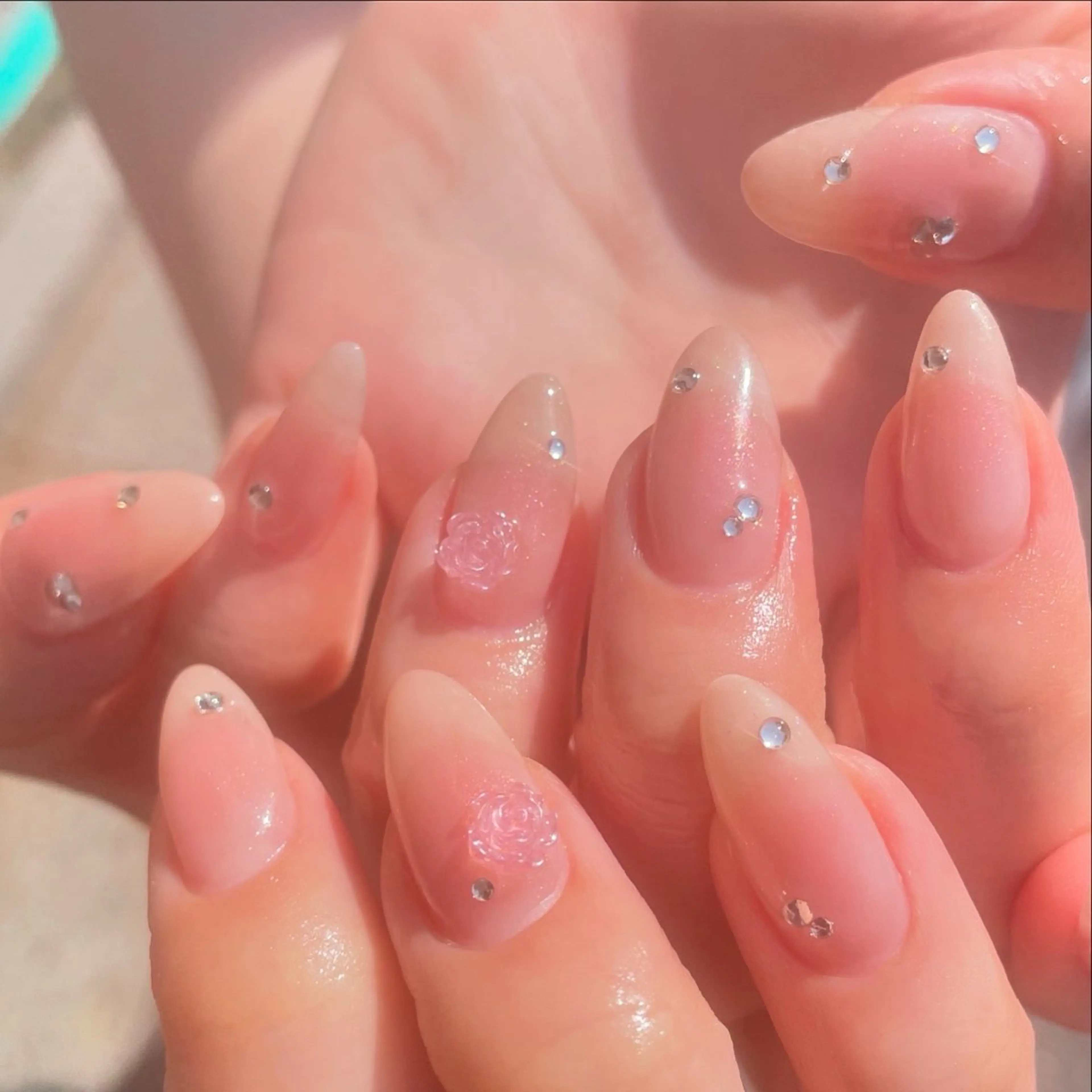 ネイル チークネイル ガーリー キラキラネイル ピンク シンプルネイル ハンドネイル ハンドケア 🎀NAIL🎀 AI🪄︎︎◝✩のネイルデザイン