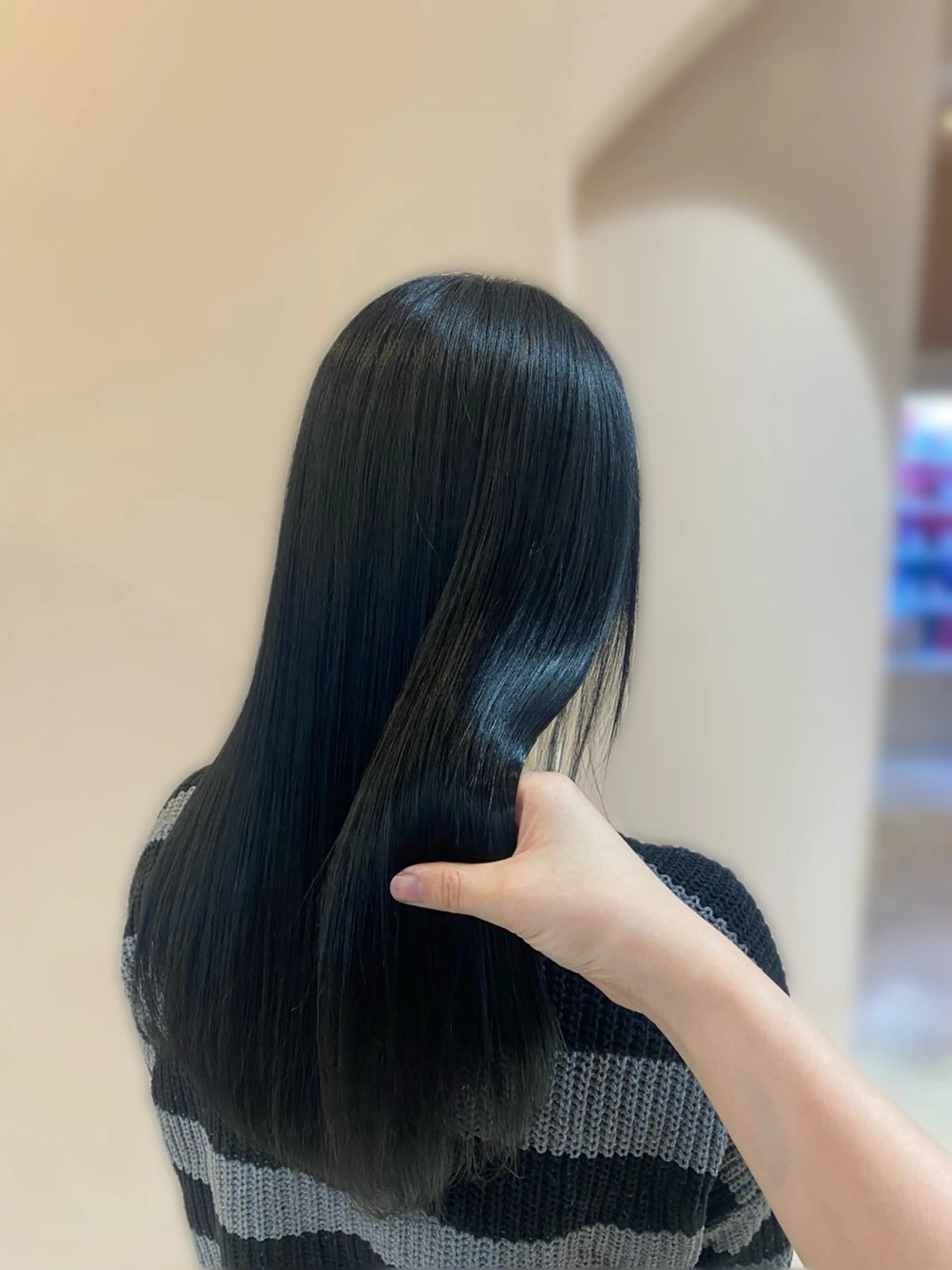 ロング カラー 黒髪 ブルーカラー ブルーブラック カット ヘアカラー Reginavita栄店 【レジナヴィータ】所属・鈴木 二依奈のヘアスタイル