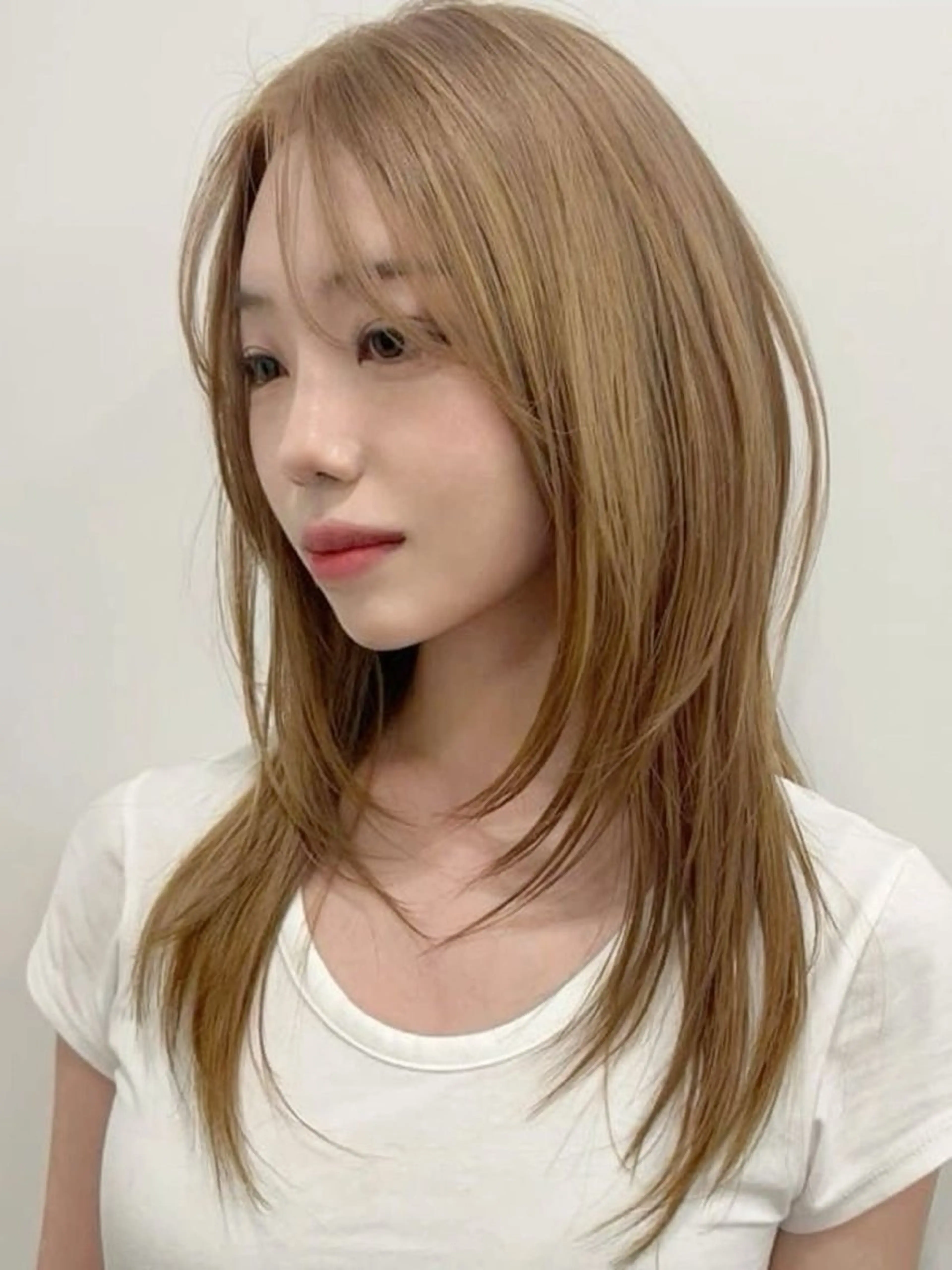 ミディアム 愛瑠奈 erunaのヘアスタイル