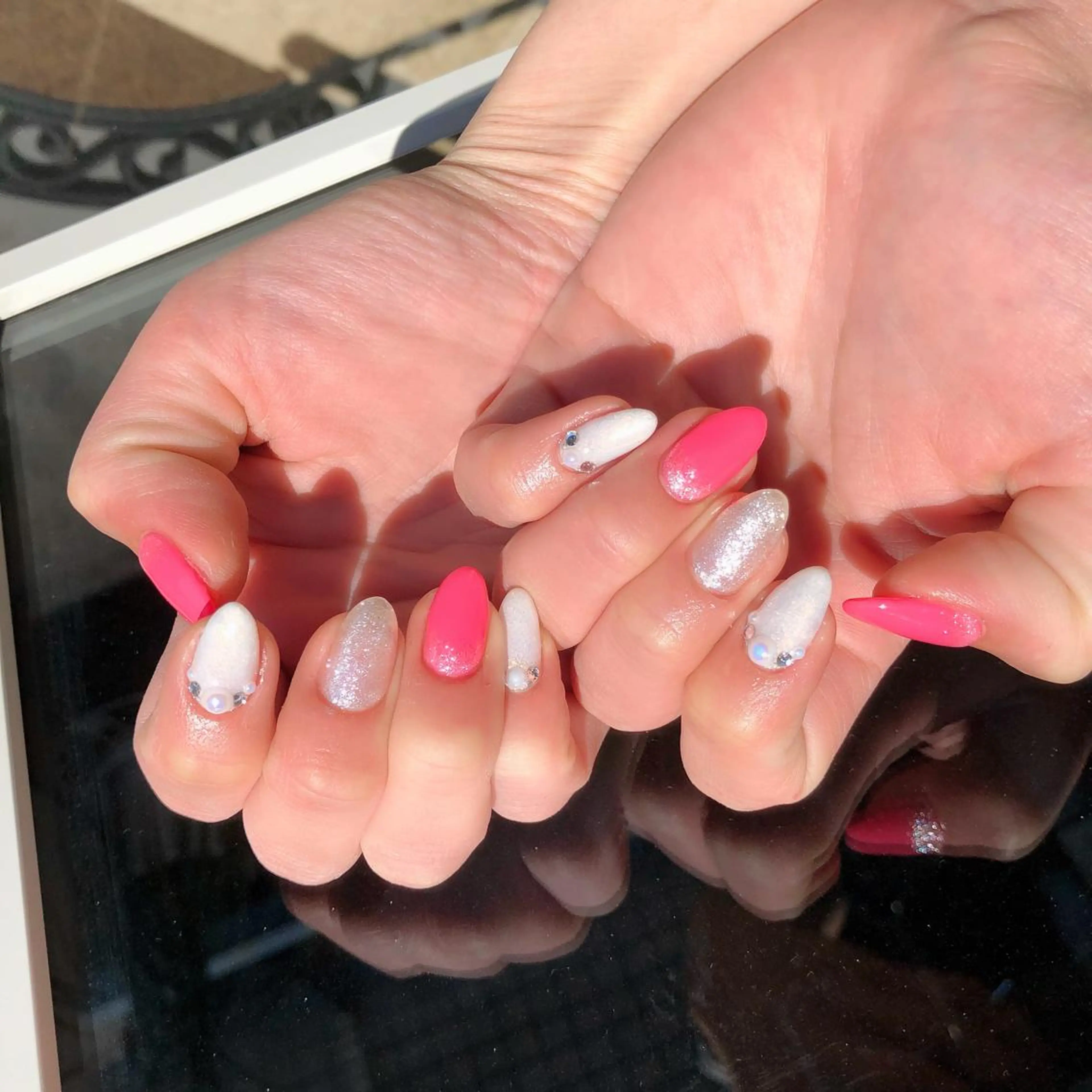 ネイル フットネイル フレンチネイル ジェルネイル ラメ(グリッター) ラメグラデーション NEO Beauty Salon所属・𝐍𝐄𝐎 𝐉𝐔𝐑𝐈のネイルデザイン