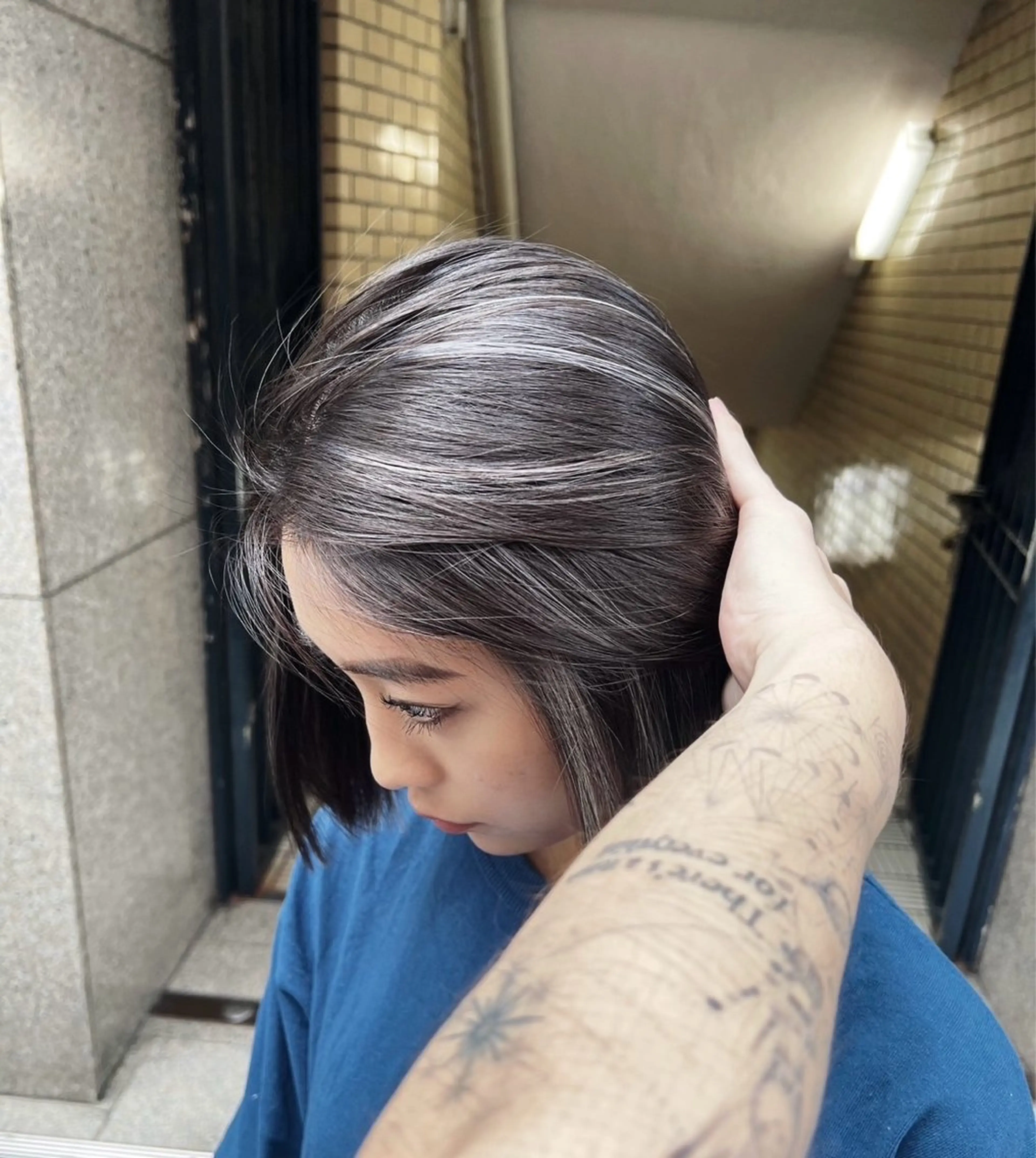 ショート カラー ダークグレー ダークグレージュ グレージュ ハイライトカラー ハイライト カット ヘアカラー トリートメント ROBIN所属・指名数No.1 /NAOYAのヘアスタイル