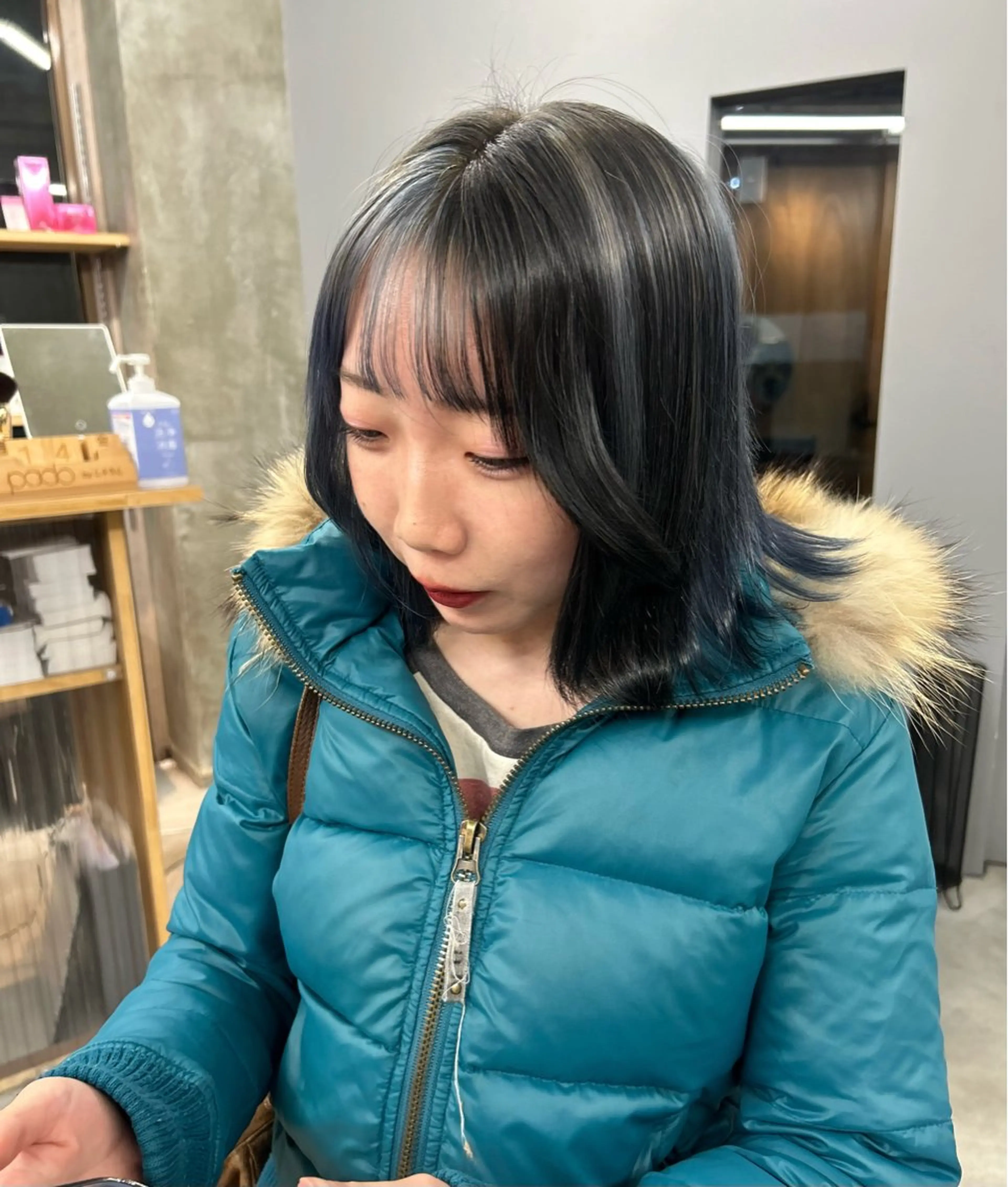 ショート カラー ブリーチ ブルーカラー デザインカラー ヘアカラー 江坂/ 上垣美月のヘアスタイル