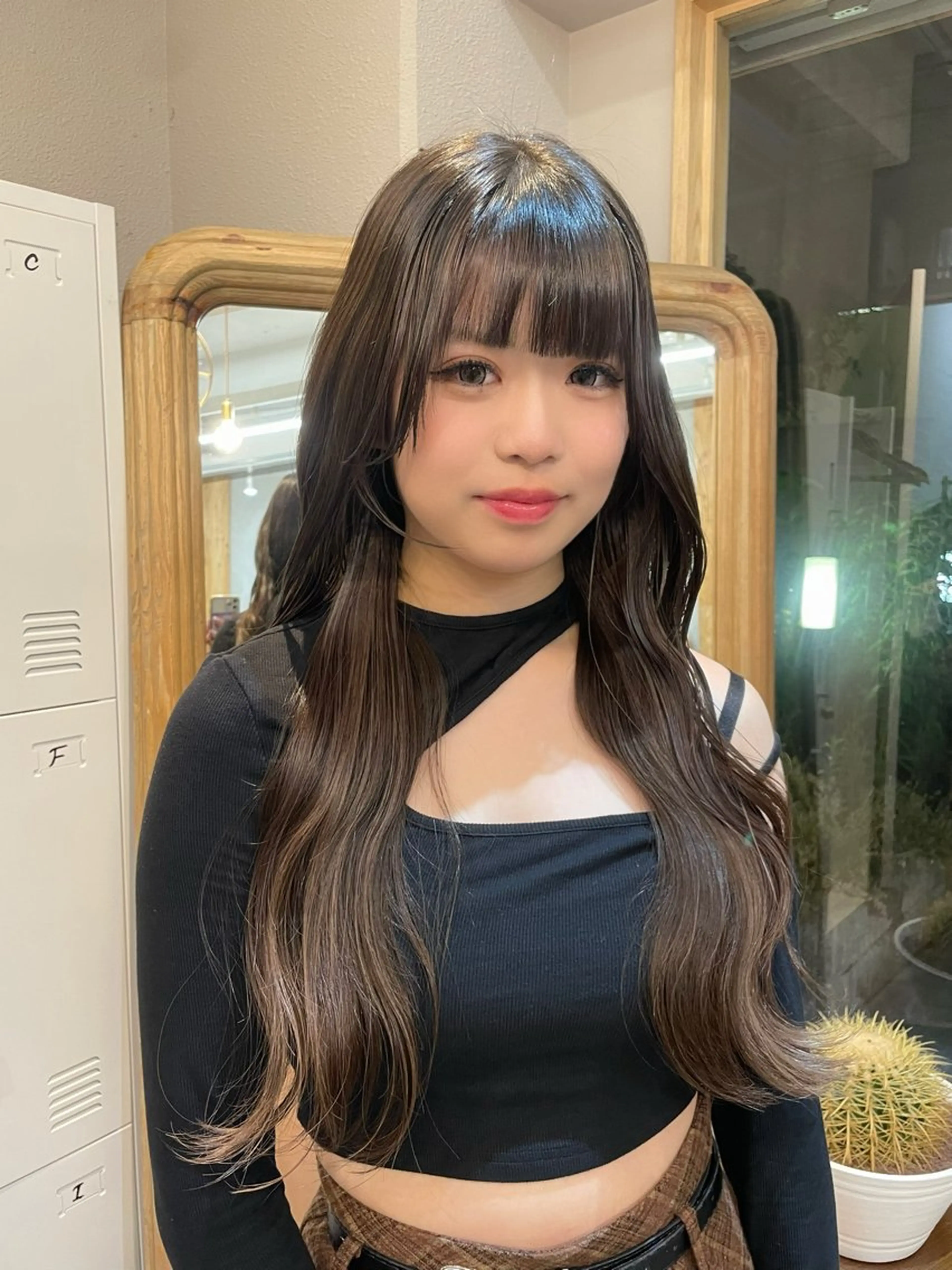 ロング カラー 透明感カラー ハイトーン縮毛/暖色 なーな🎀🤍のヘアスタイル