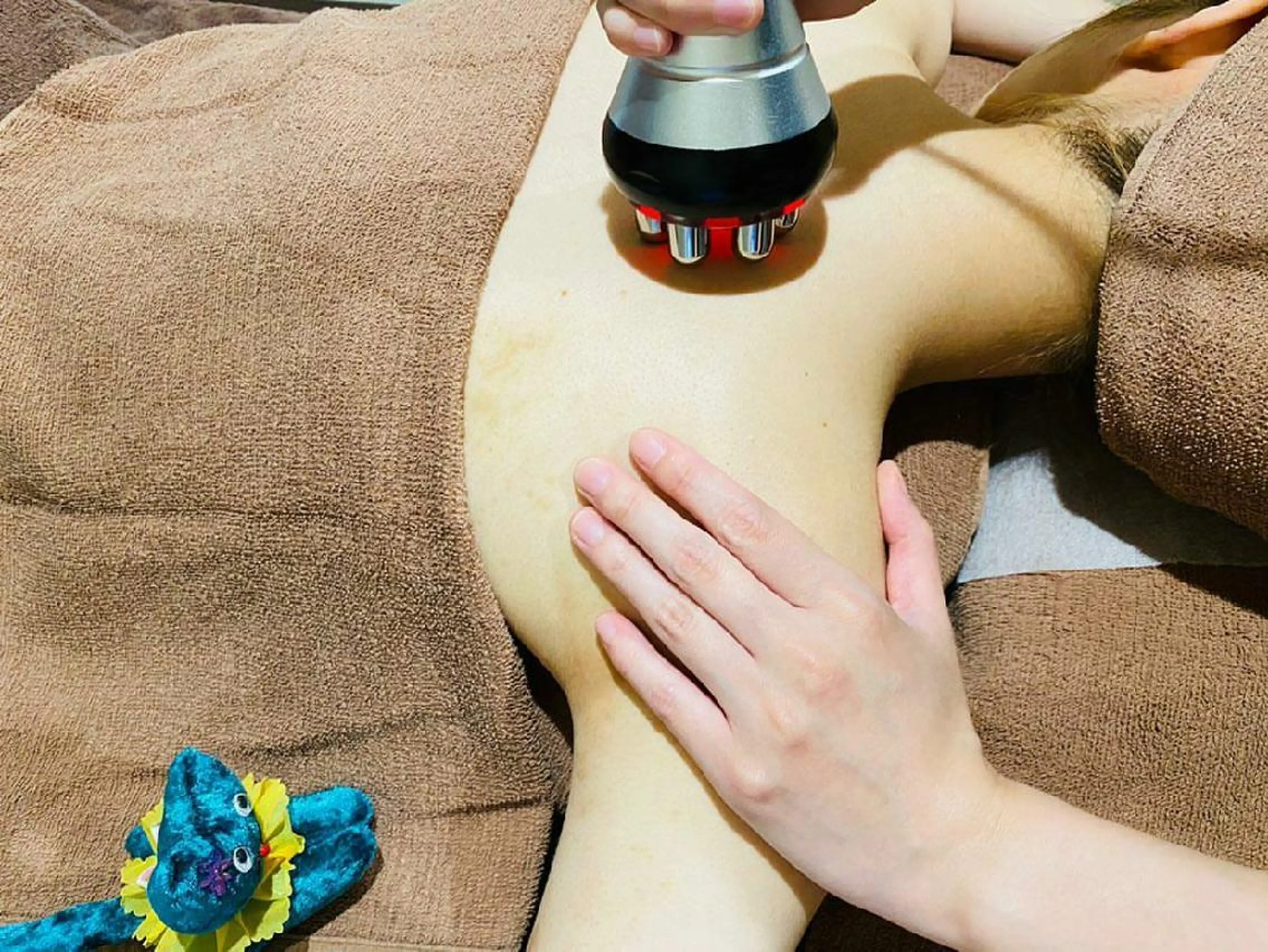 【上半身集中ケア】ラジオ波15分＋リンパマッサージ40分の写真