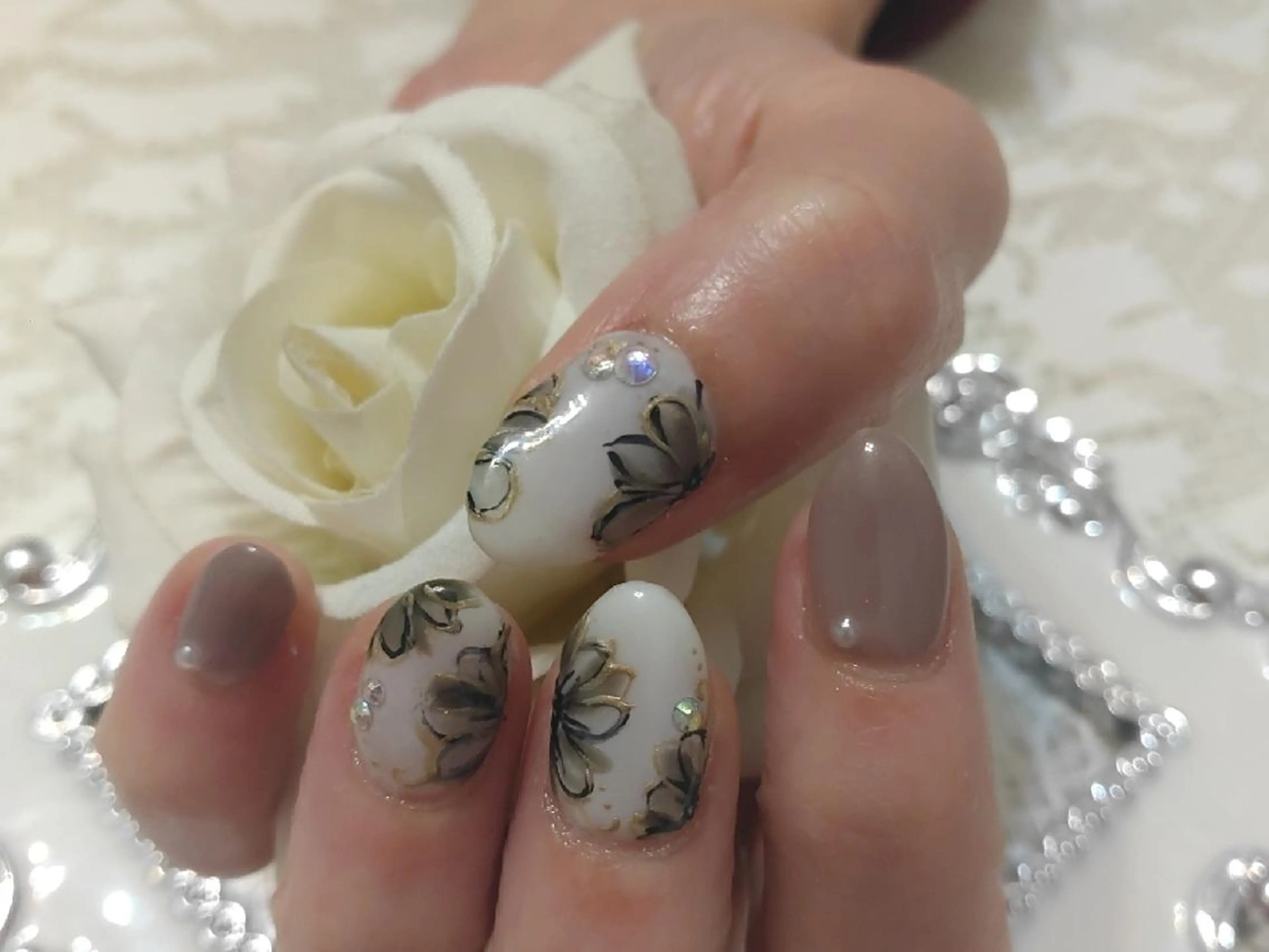 ネイル エステとネイル ローズコンフォートのネイルデザイン