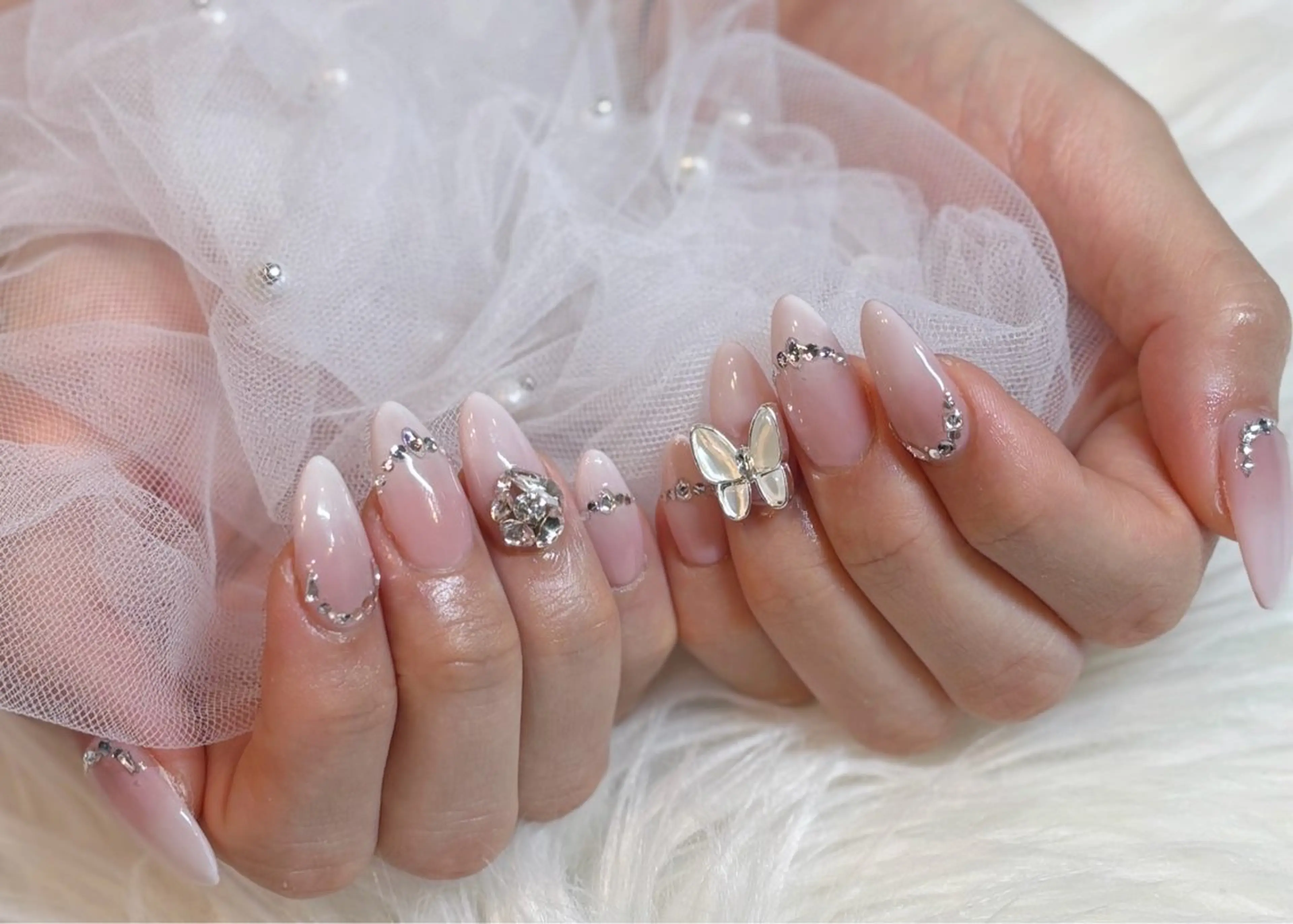 ネイル ハンドネイル le'a-レア-【ア イ×ネイル×眉】のネイルデザイン